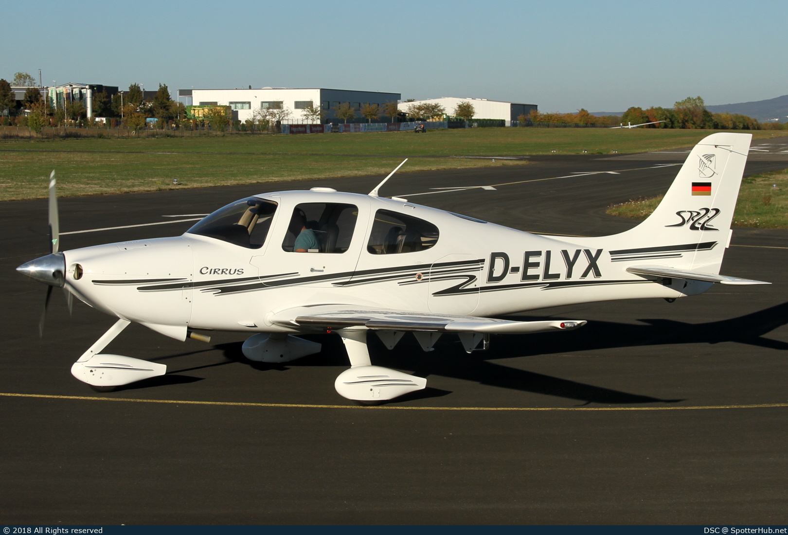 Photo of D-ELYX - Cirrus SR22 G1 operated by Private