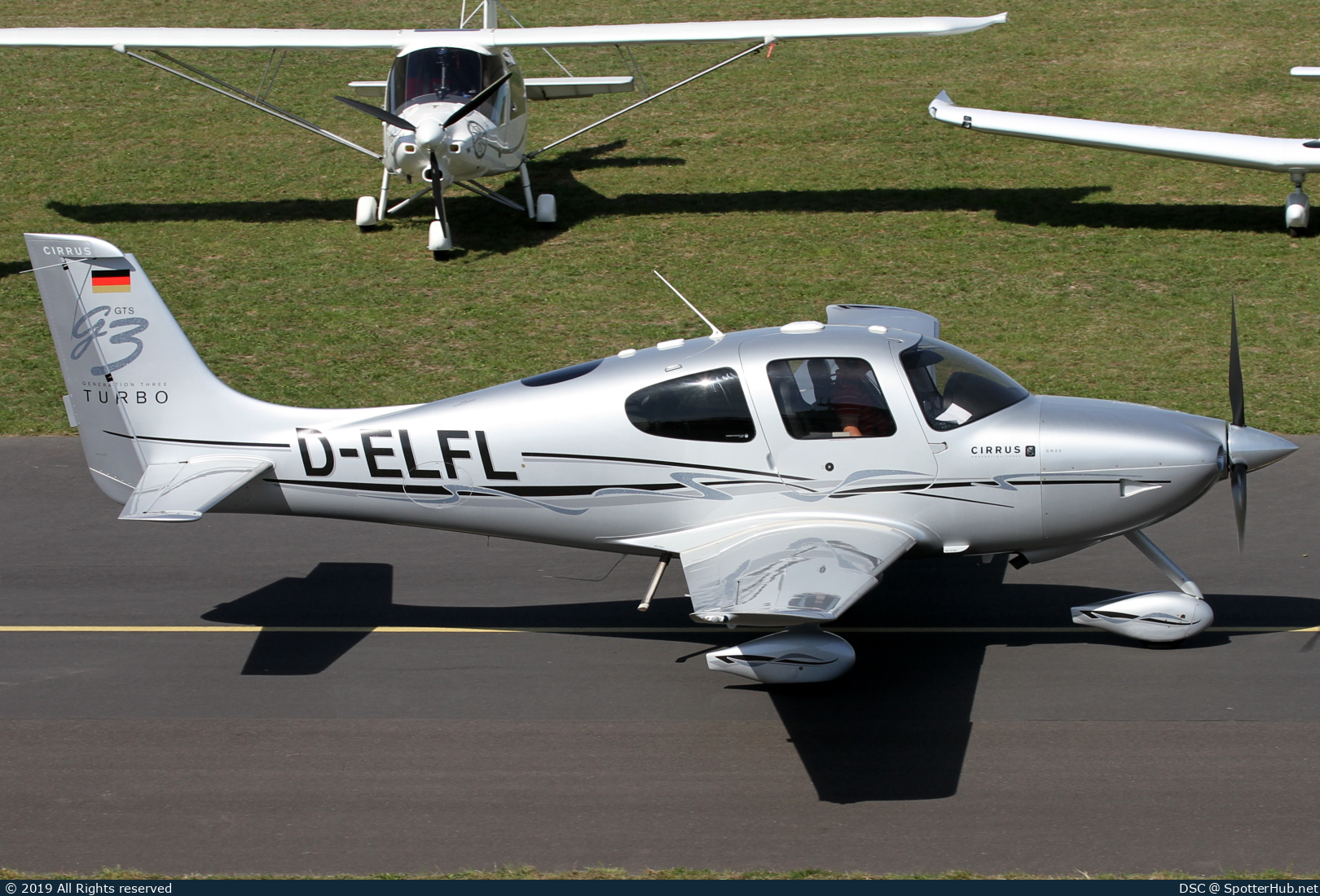 Photo of D-ELFL - Cirrus SR22 G3 GTS operated by Private