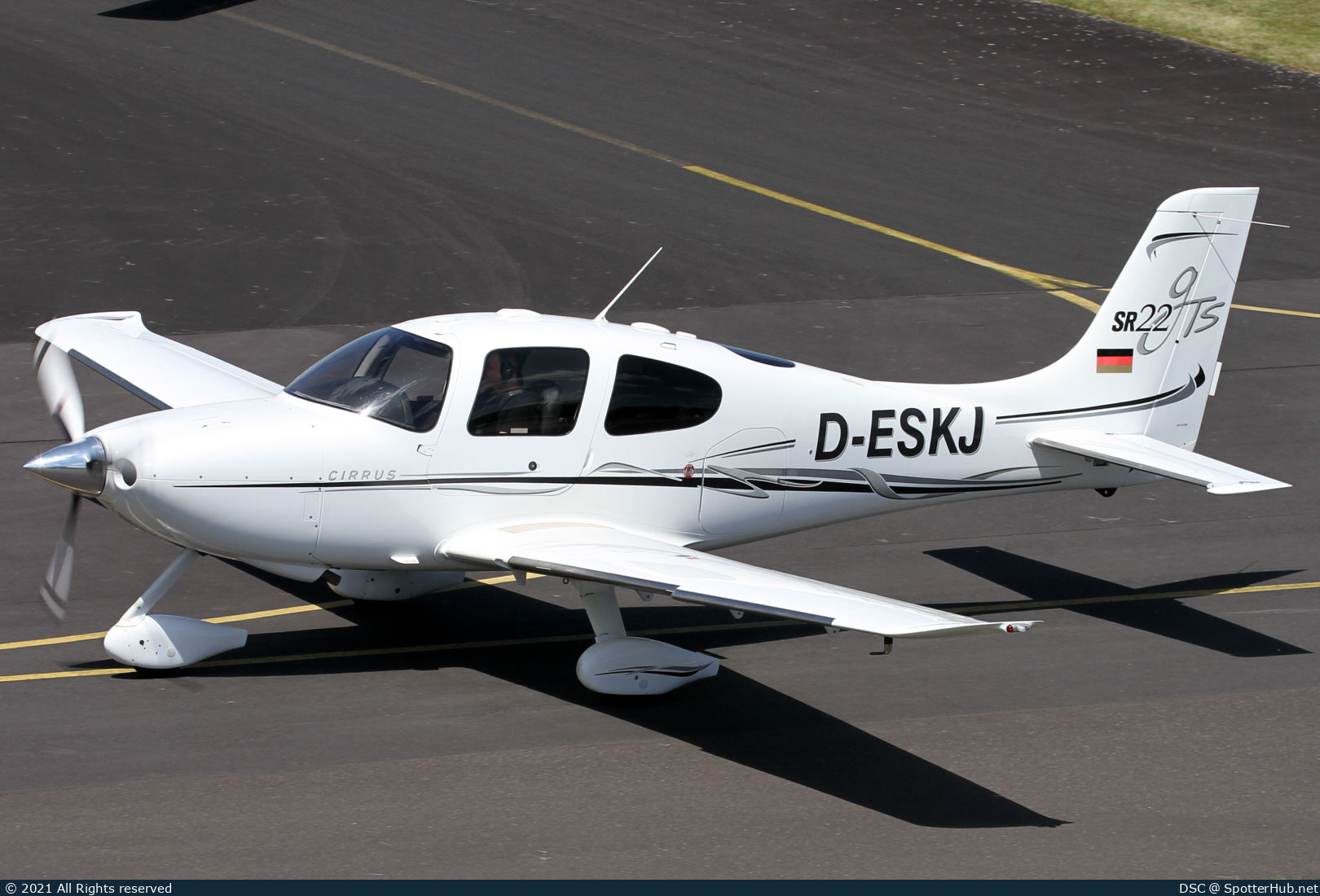 Photo of D-ESKJ - Cirrus SR22 G2 GTS operated by Private