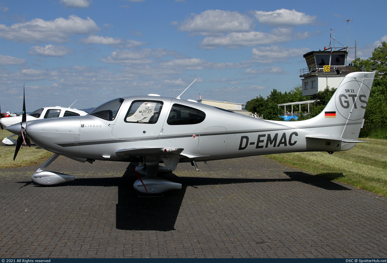Photo of D-EMAC - Cirrus SR22 G2 GTS operated by Private