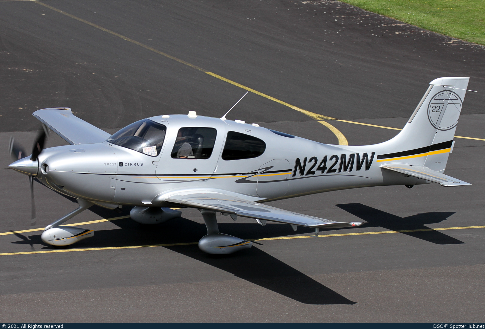 Photo of N242MW - Cirrus SR22T G3 operated by Private