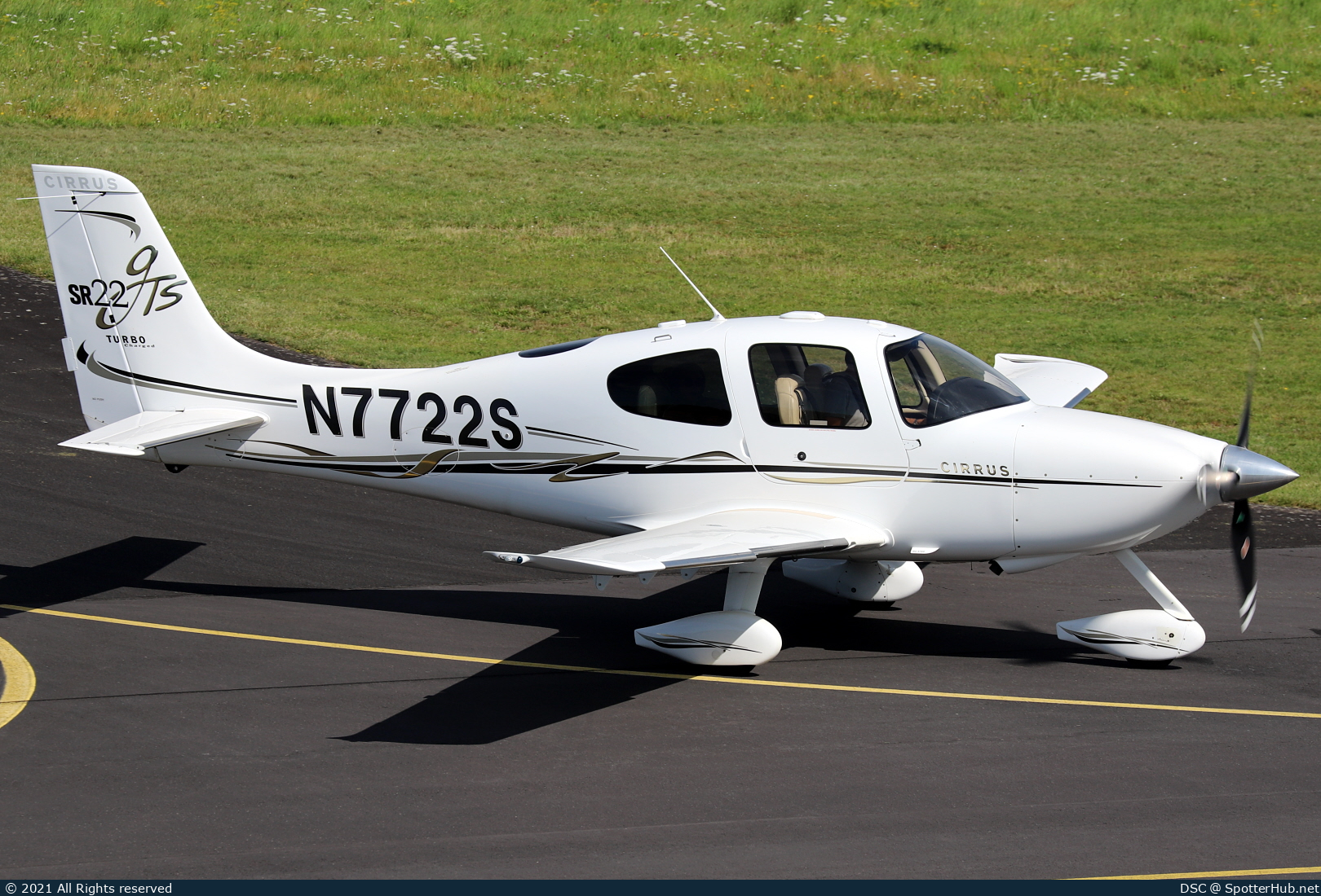 Photo of N7722S - Cirrus SR22 G2 GTS operated by Private