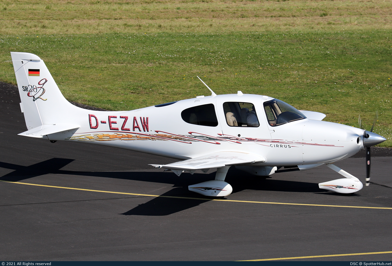 Photo of D-EZAW - Cirrus SR20 G2 operated by Private