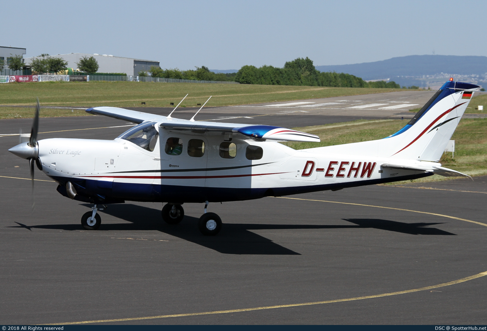 Photo of D-EEHW - Cessna P210N Silver Eagle operated by Private