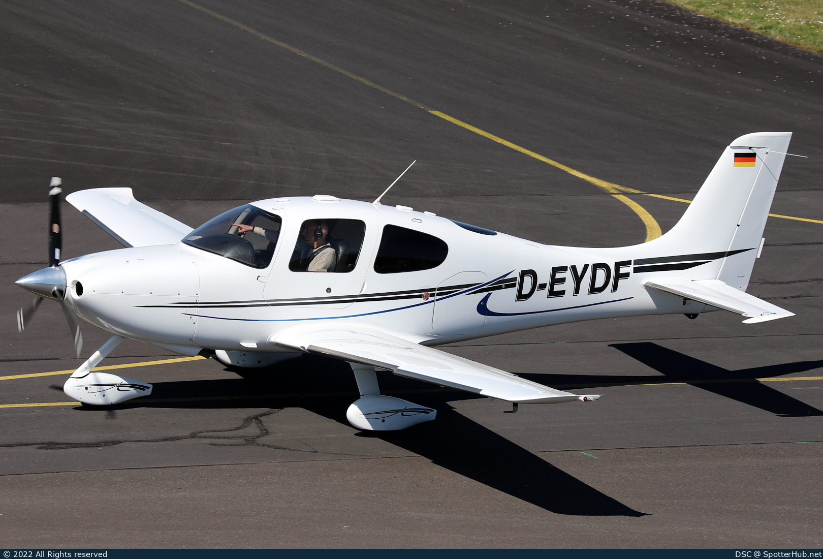 Photo of D-EYDF - Cirrus SR22 G2 GTS operated by Private