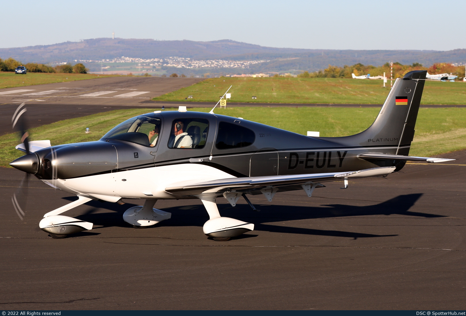 Photo of D-EULY - Cirrus SR22T G6 GTS operated by Private