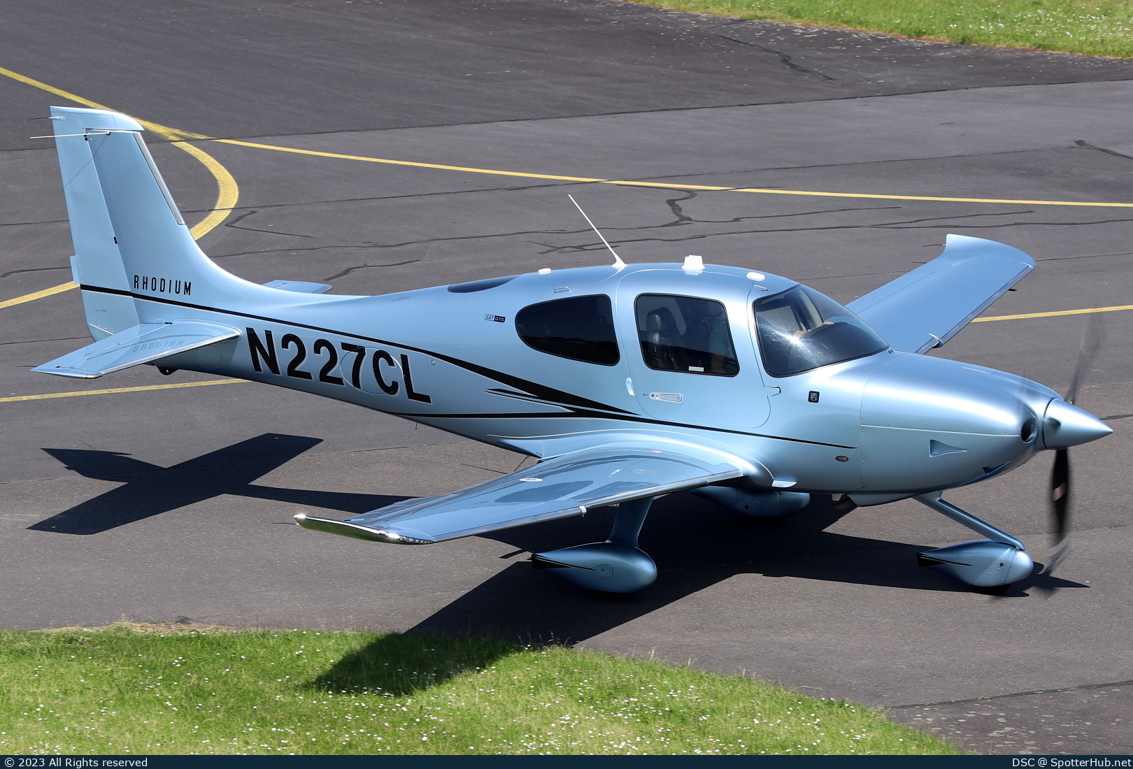 Photo of N227CL - Cirrus SR22T G6 GTS operated by Private