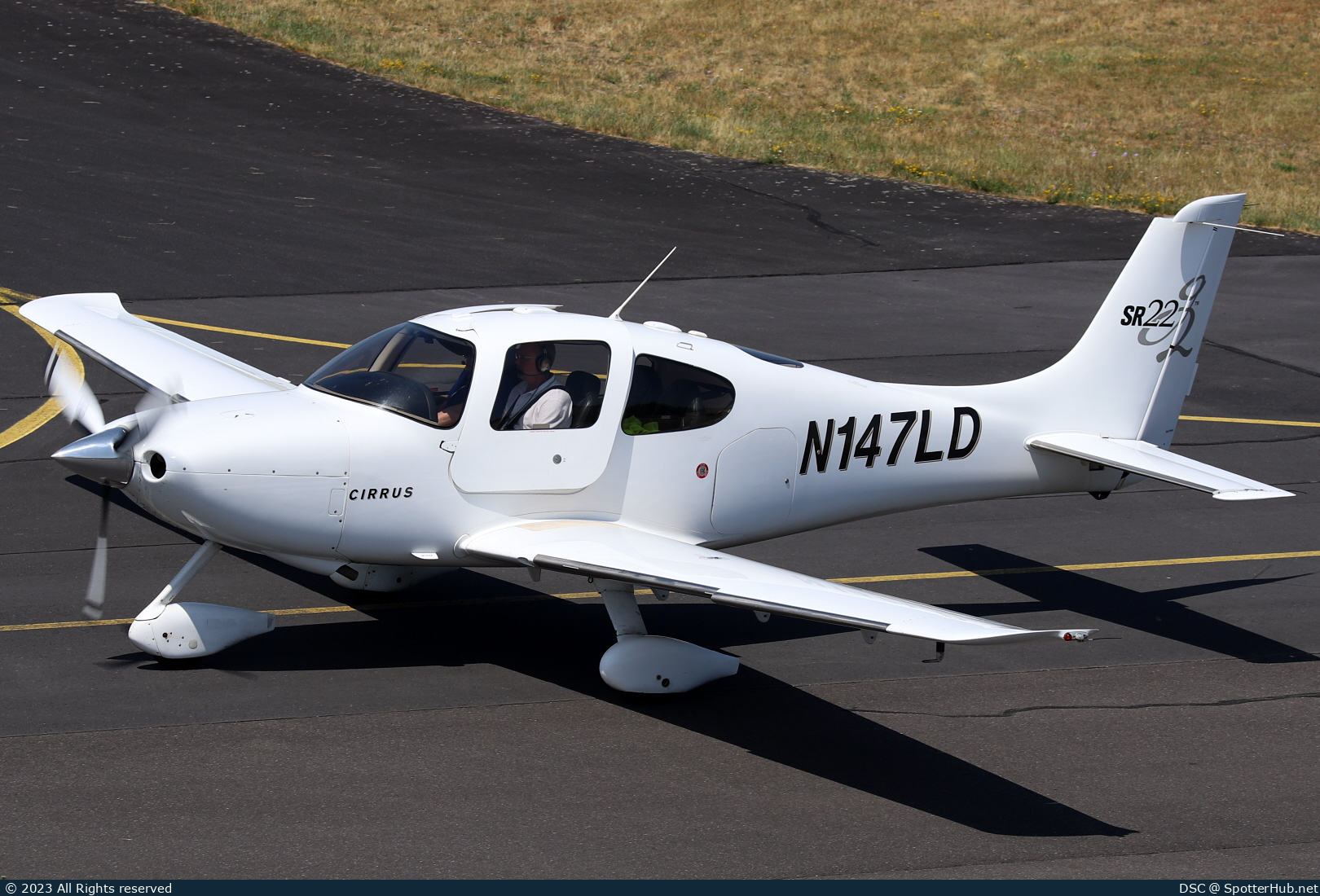 Photo of N147LD - Cirrus SR22 G2 GTS operated by Private
