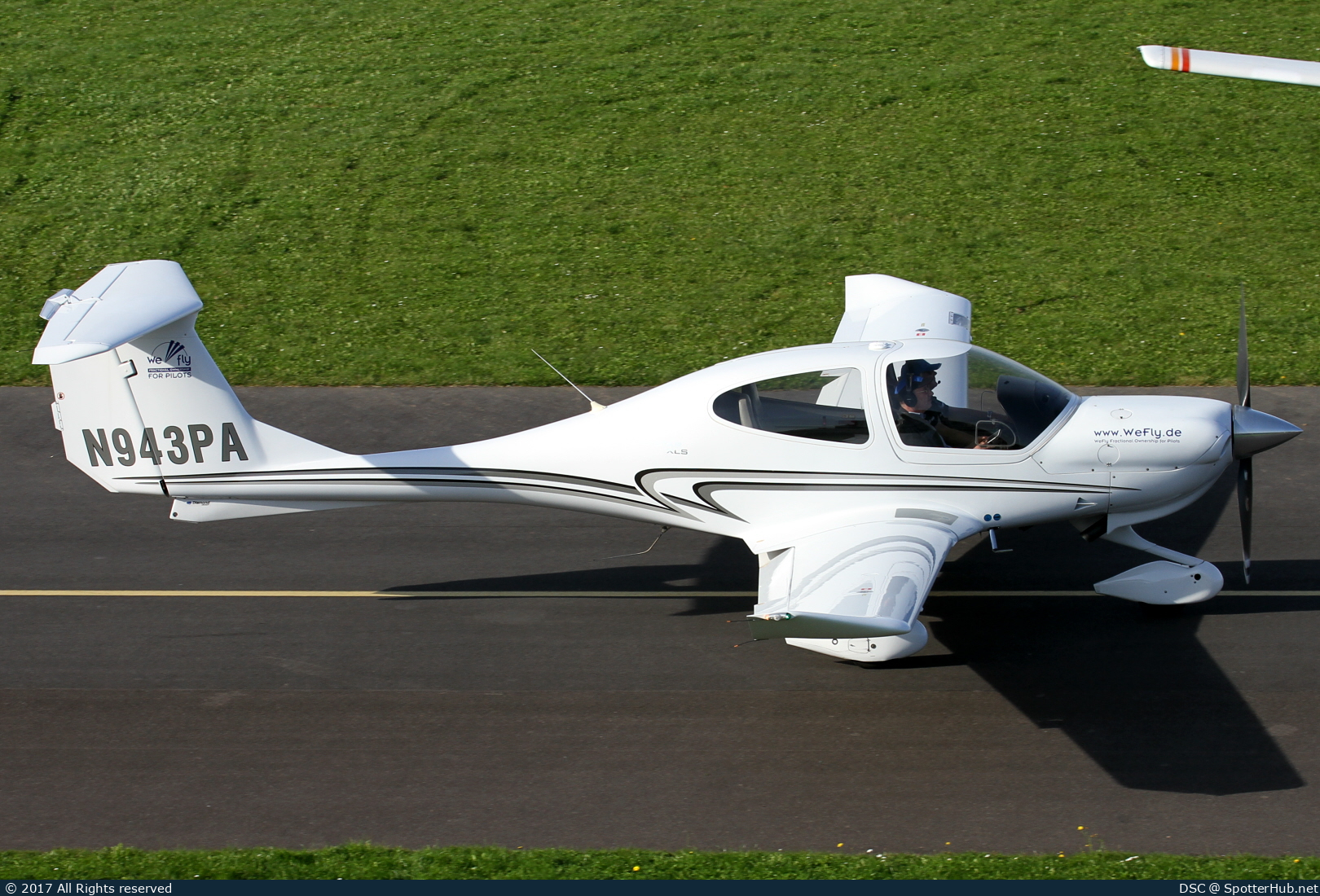 Photo of N943PA - Diamond DA40 Diamond Star XLS operated by WeFly