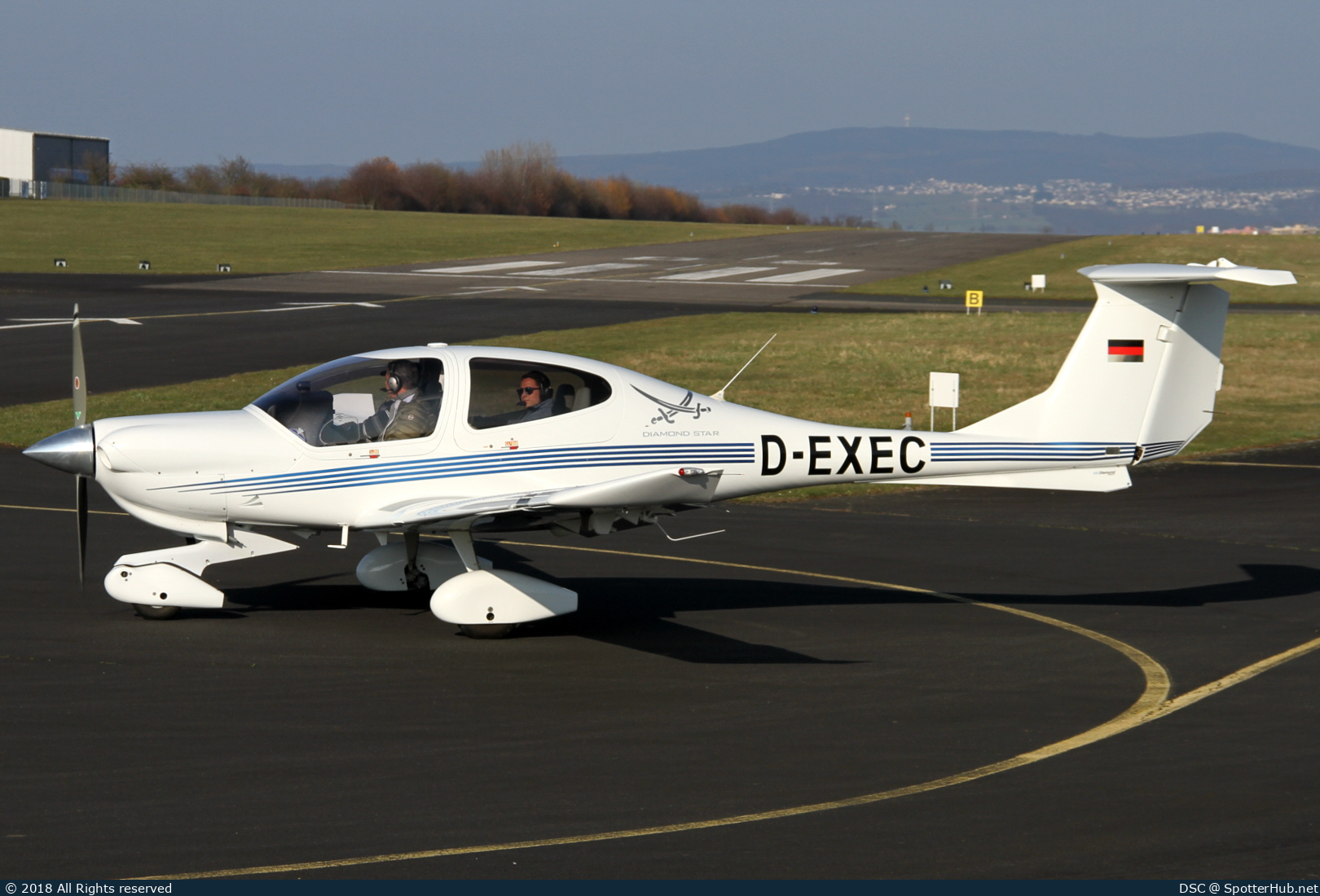 Photo of D-EXEC - Diamond DA40 Diamond Star operated by Private