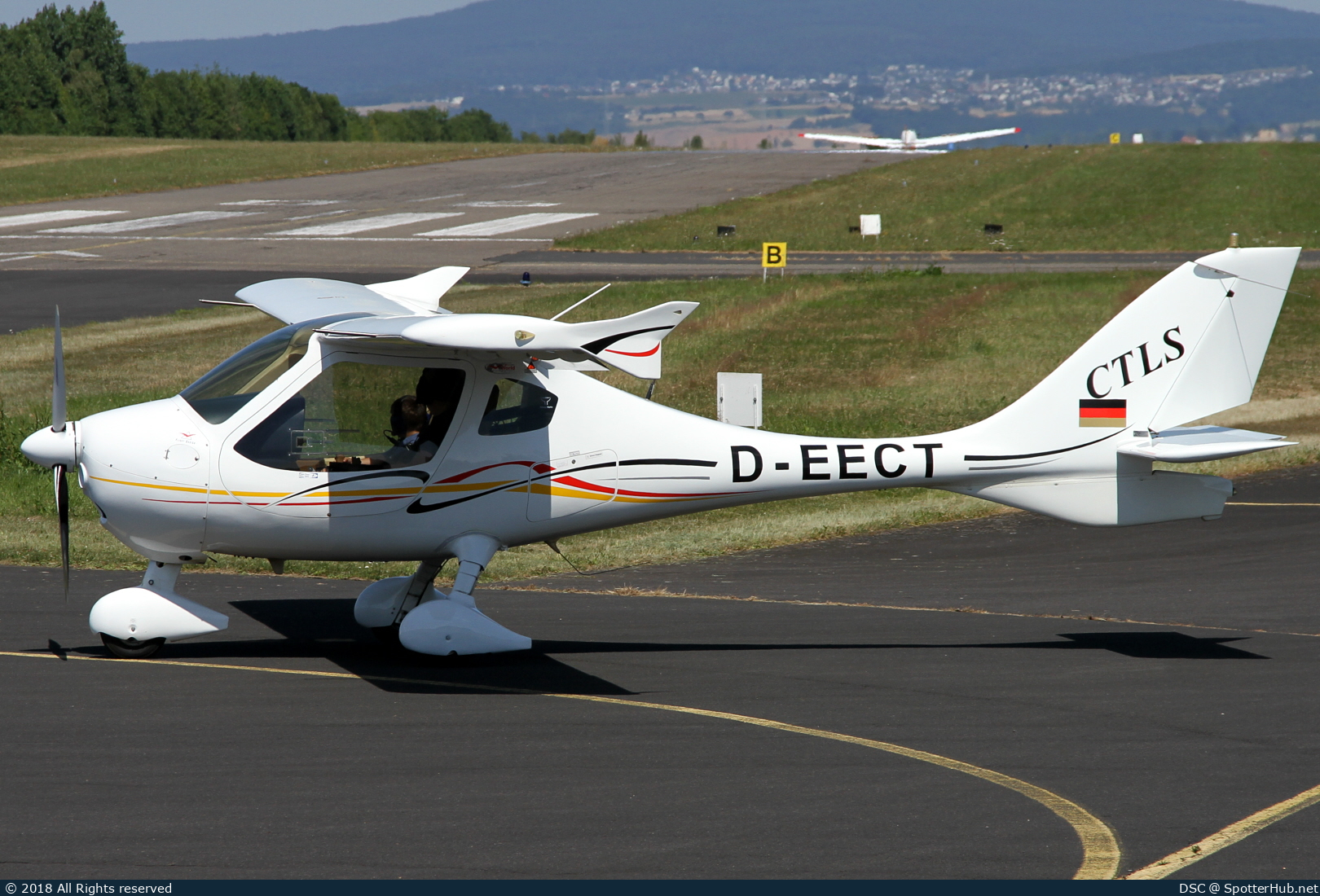 Photo of D-EECT - Flight Design CTLS operated by Private