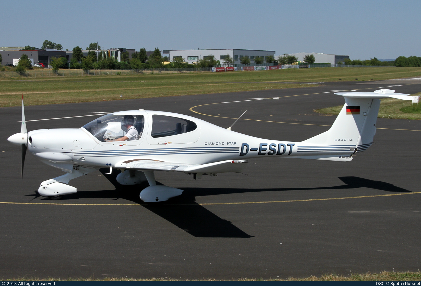 Photo of D-ESDT - Diamond DA40 Diamond Star TDI operated by GAviators