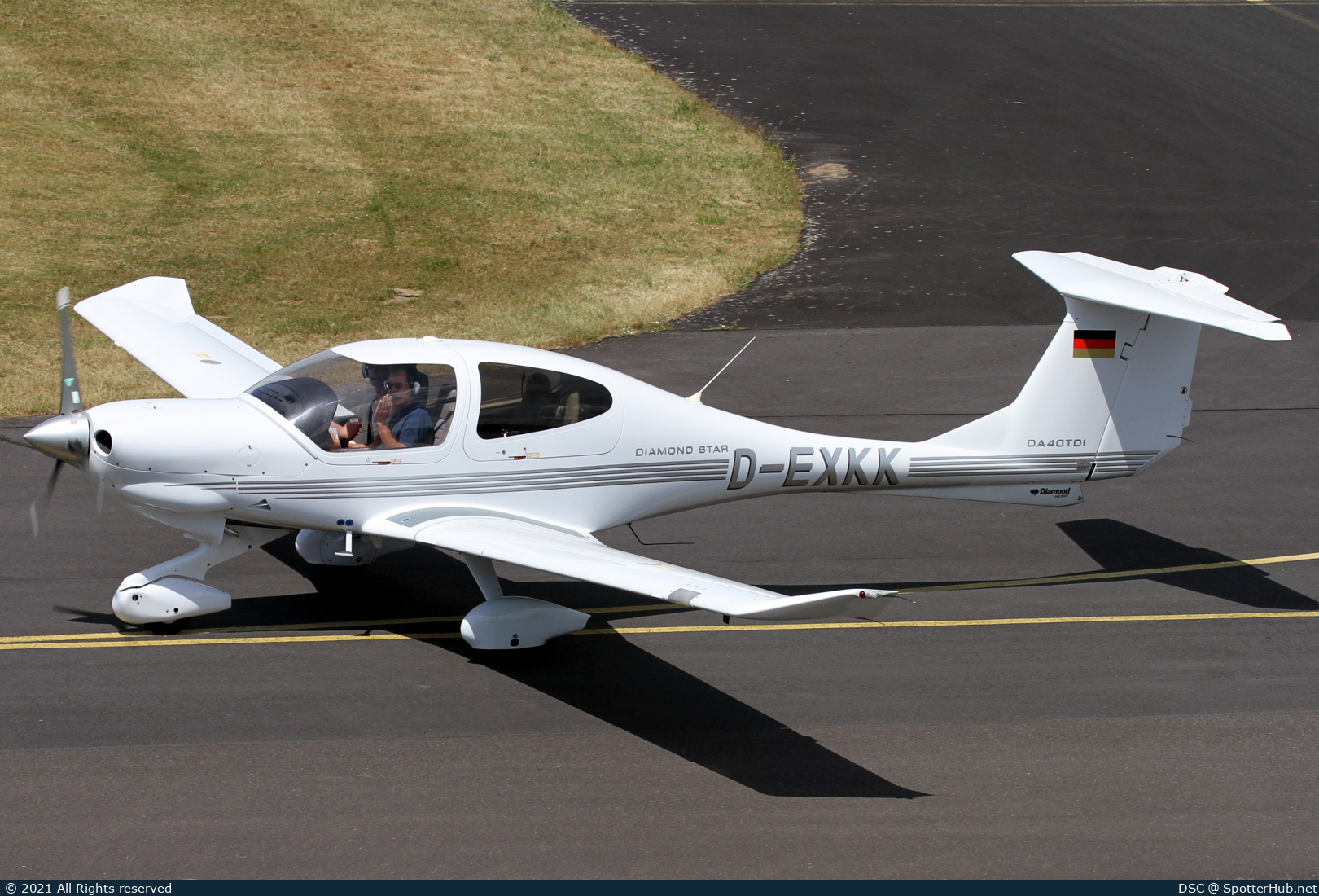 Photo of D-EXKK - Diamond DA40 Diamond Star TDI operated by Private