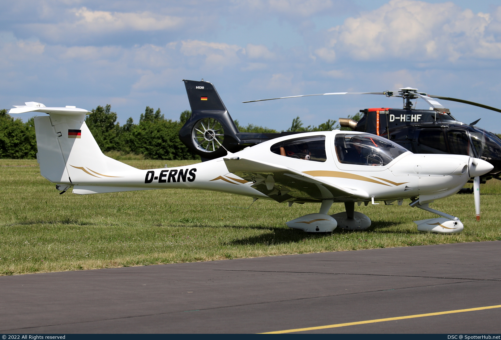 Photo of D-ERNS - Diamond DA40 Diamond Star operated by Private
