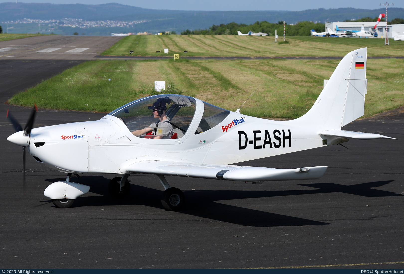Photo of D-EASH - Evektor SportStar RTC operated by Private