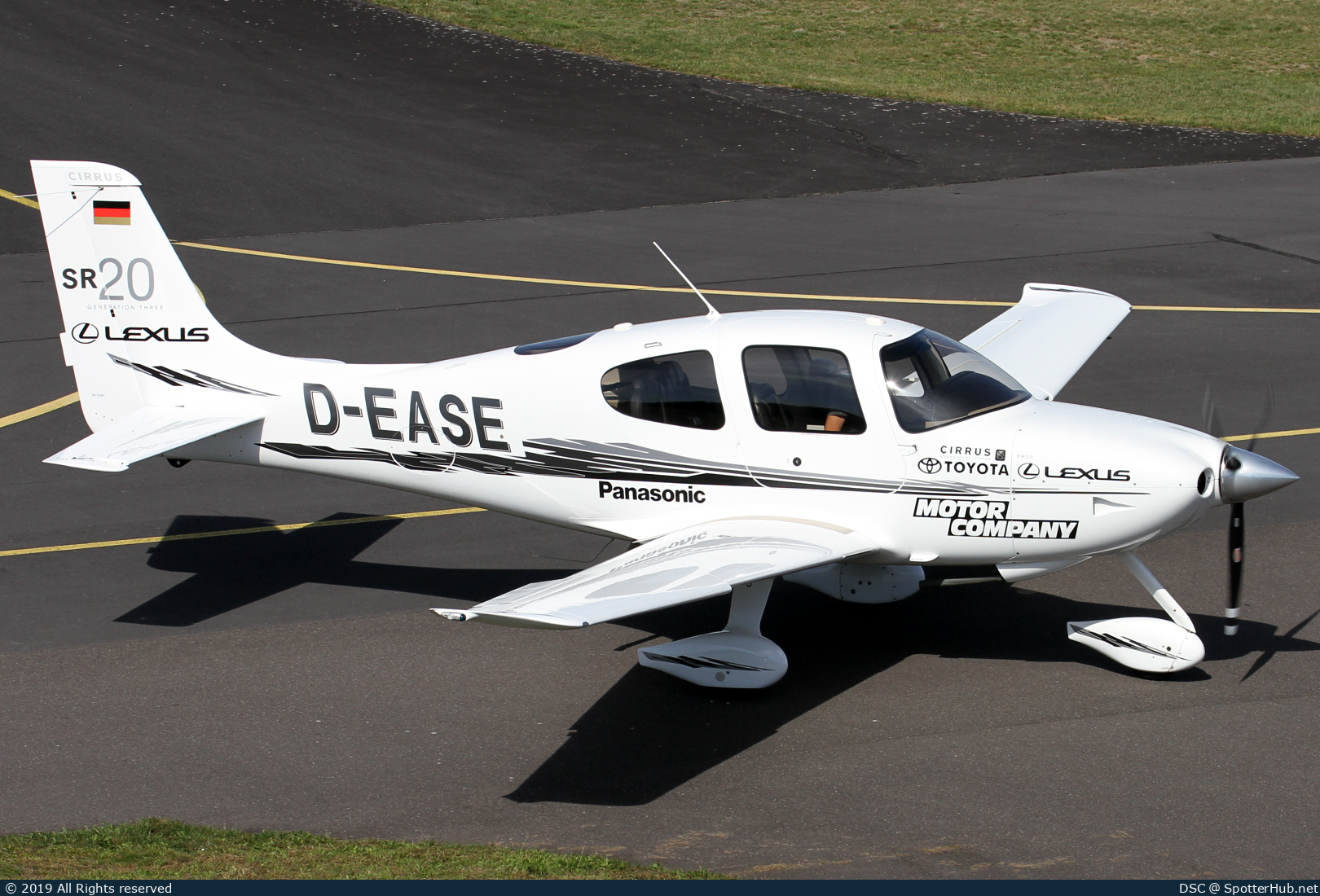 Photo of D-EASE - Cirrus SR20 G3 operated by Schwertfeger Flugzeugcharter