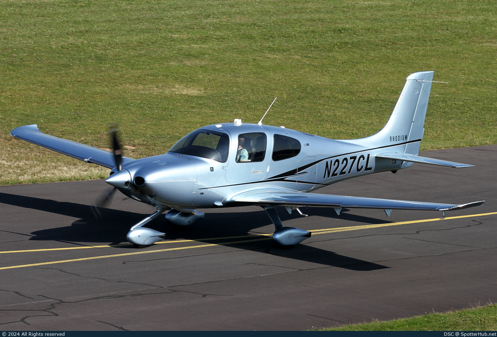 Photo of N227CL - Cirrus SR22T G6 GTS operated by Private