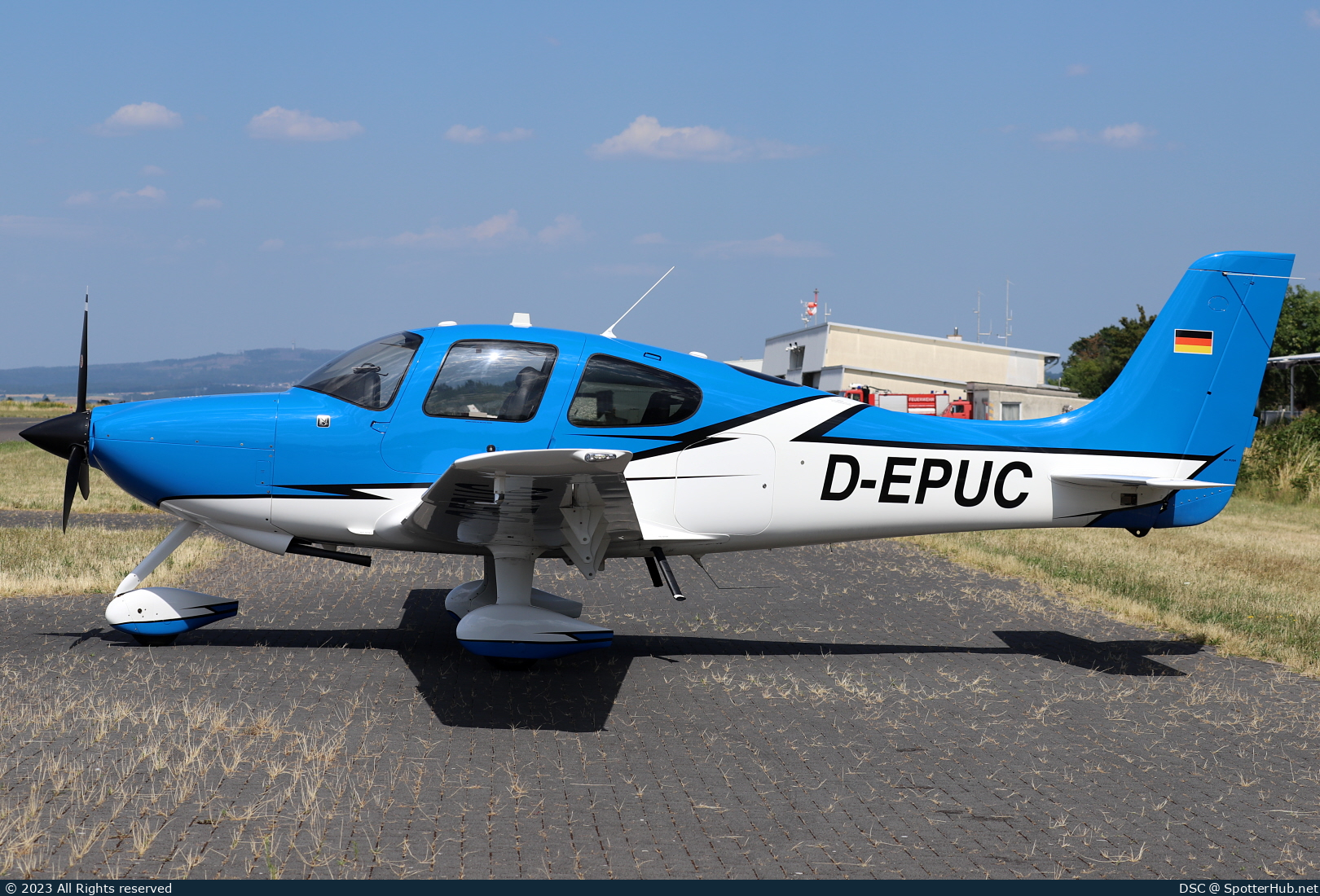Photo of D-EPUC - Cirrus SR20 G3 operated by Private