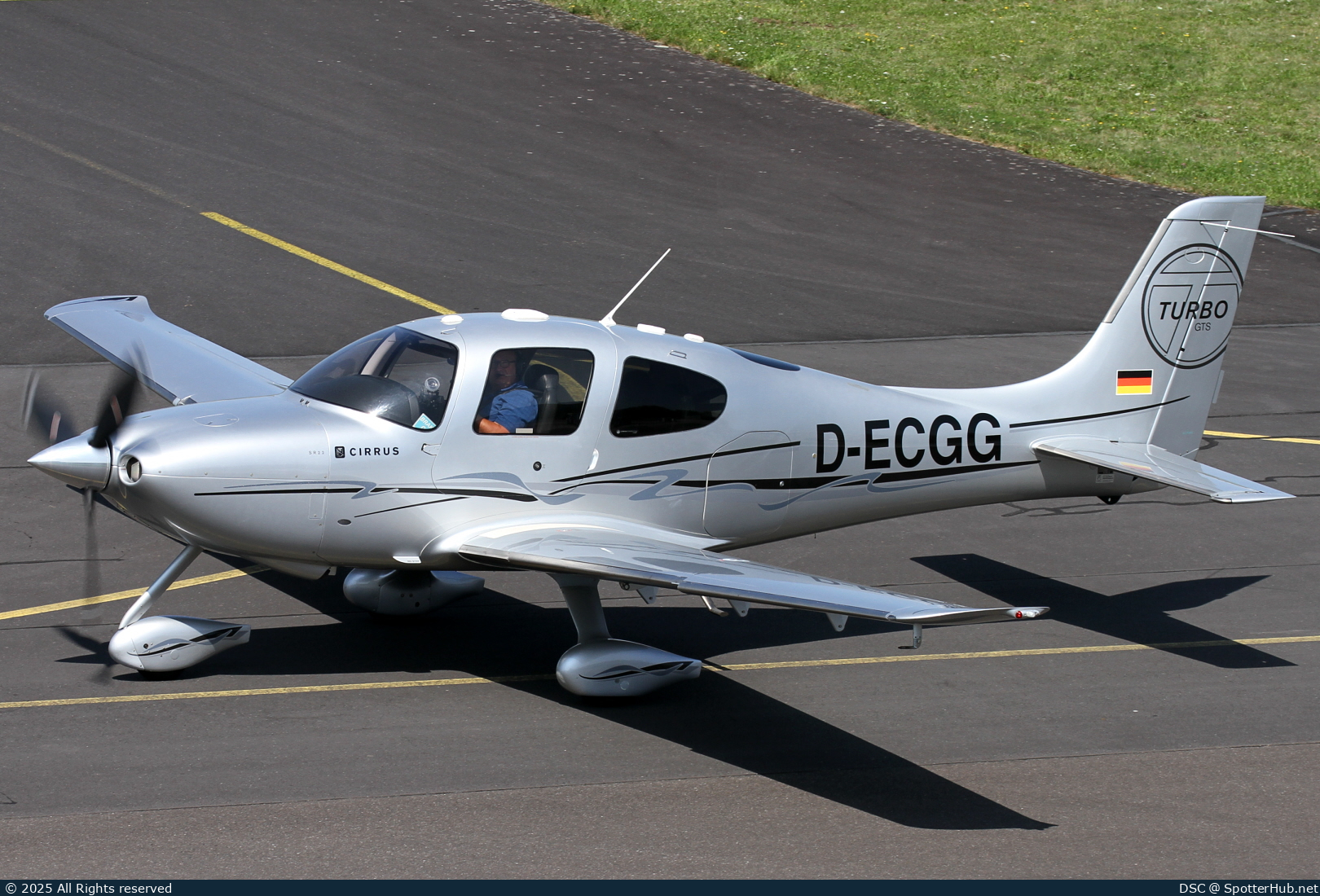 Photo of D-ECGG - Cirrus SR22 G3 GTS operated by Private