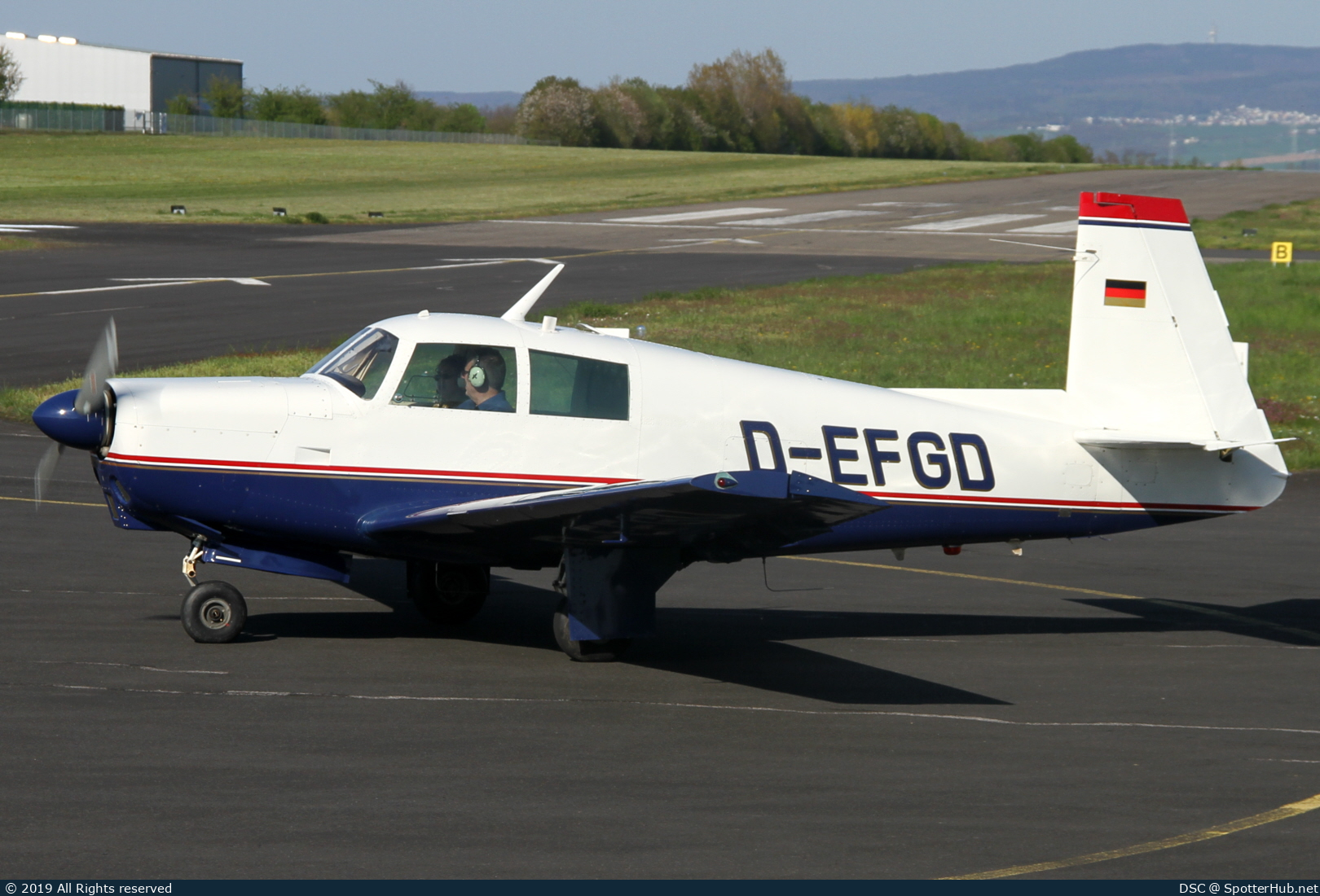 Photo of D-EFGD - Mooney M20C Mark 21 operated by Private