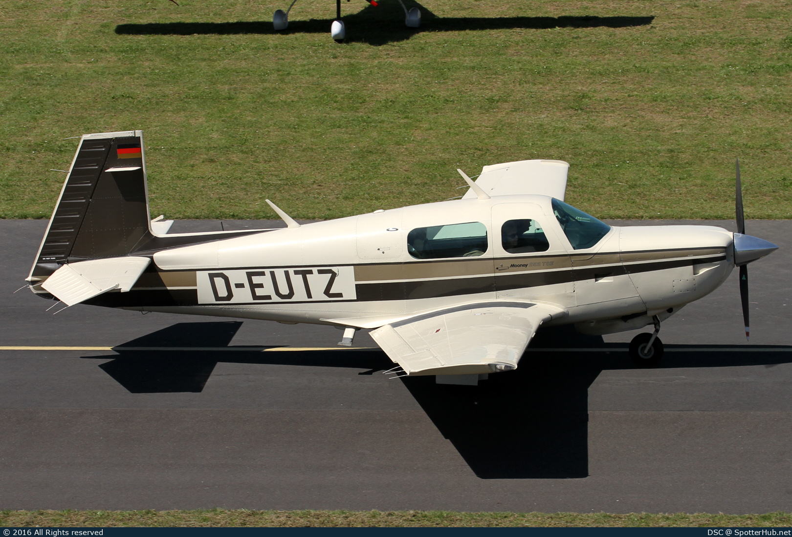 Photo of D-EUTZ - Mooney M20K 252 operated by Private