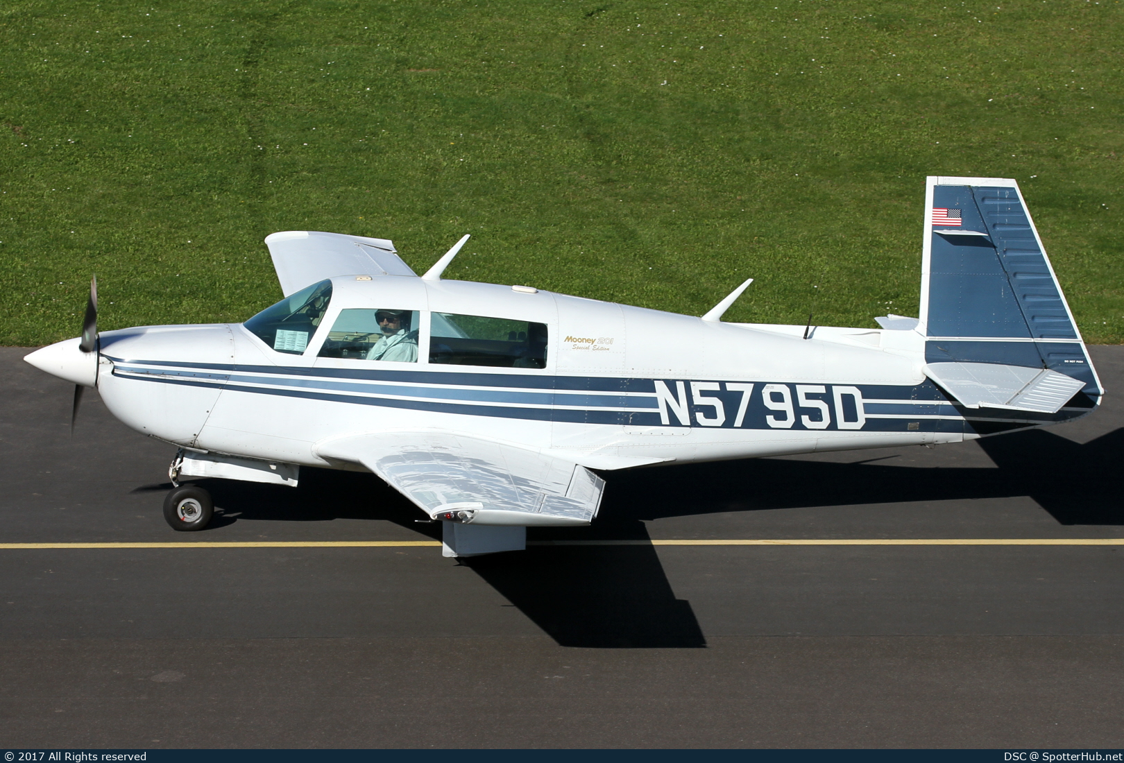 Photo of N5795D - Mooney M20J 201 operated by Private
