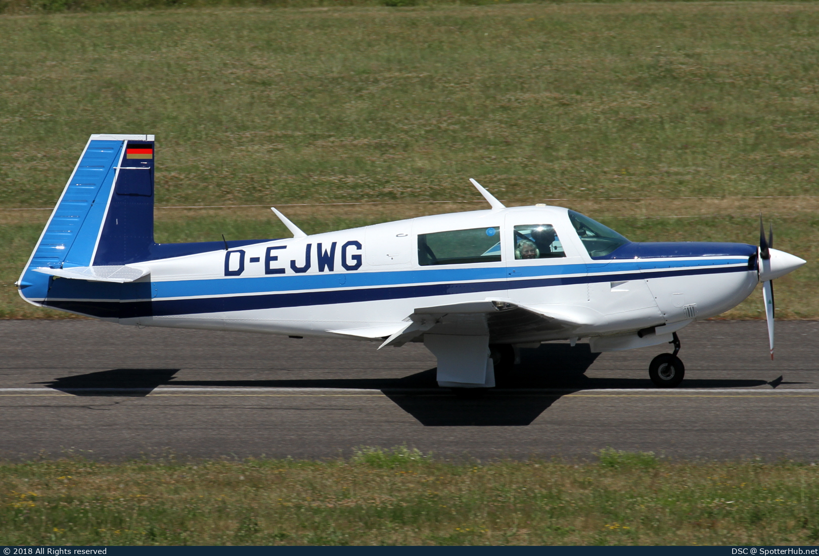 Photo of D-EJWG - Mooney M20K 231 operated by Private
