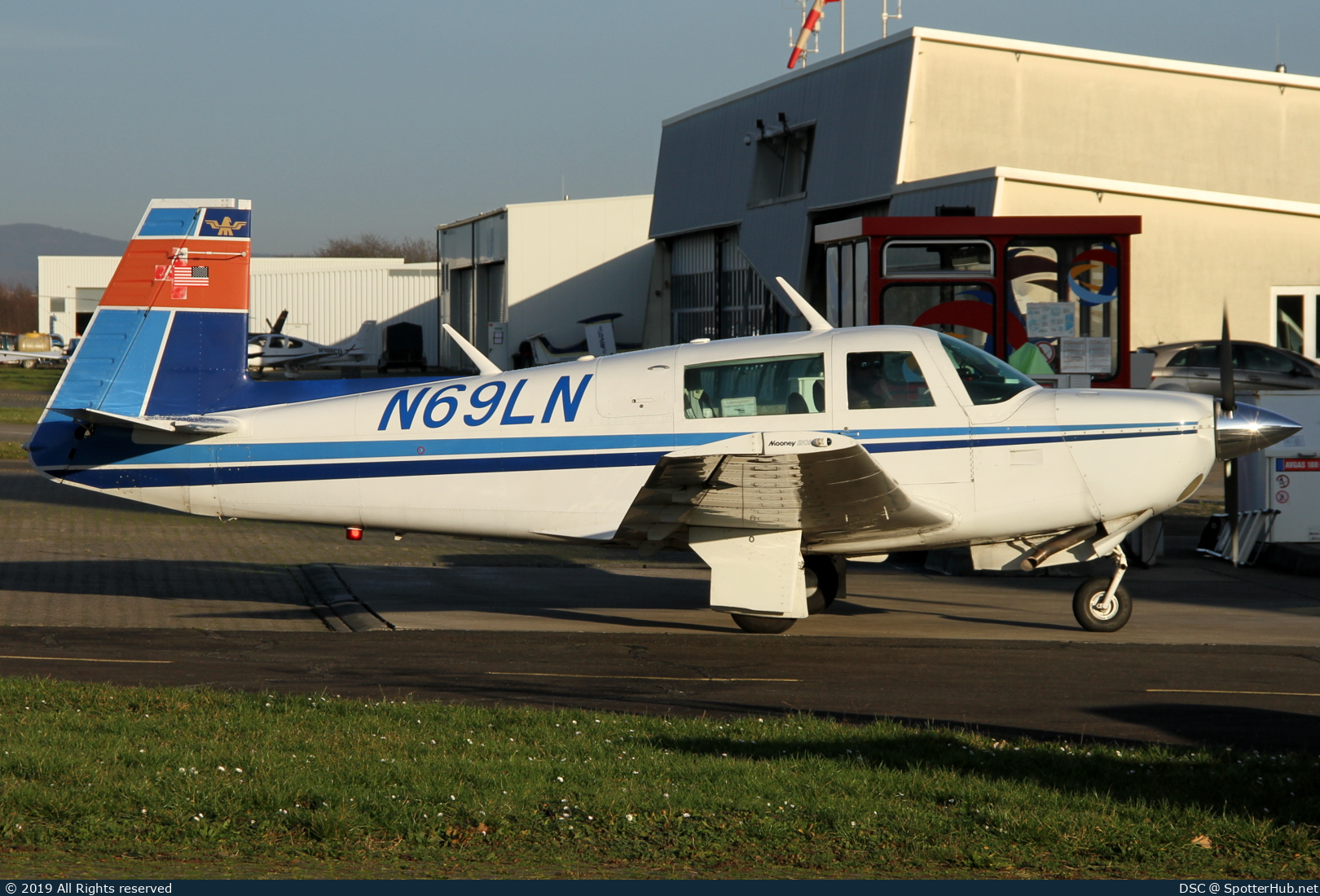 Photo of N69LN - Mooney M20J 201 operated by Private