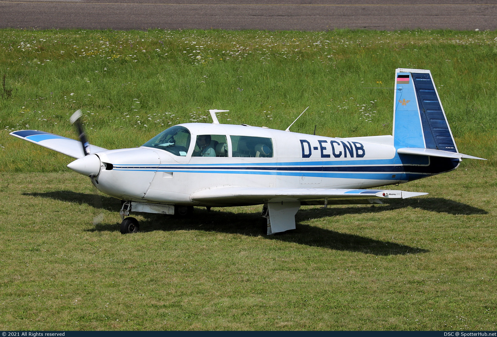 Photo of D-ECNB - Mooney M20J 201 operated by Private