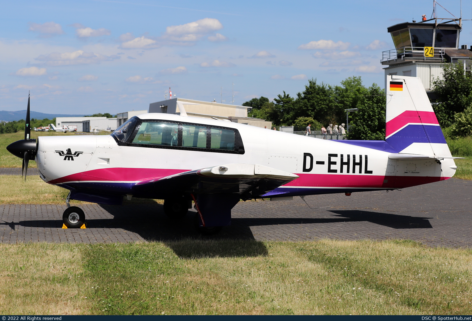 Photo of D-EHHL - Mooney M20F Executive 21 operated by Private