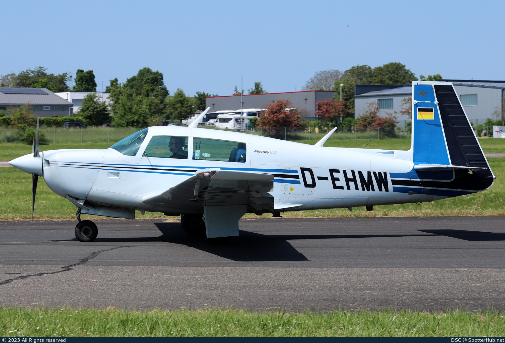 Photo of D-EHMW - Mooney M20J 201 operated by Private