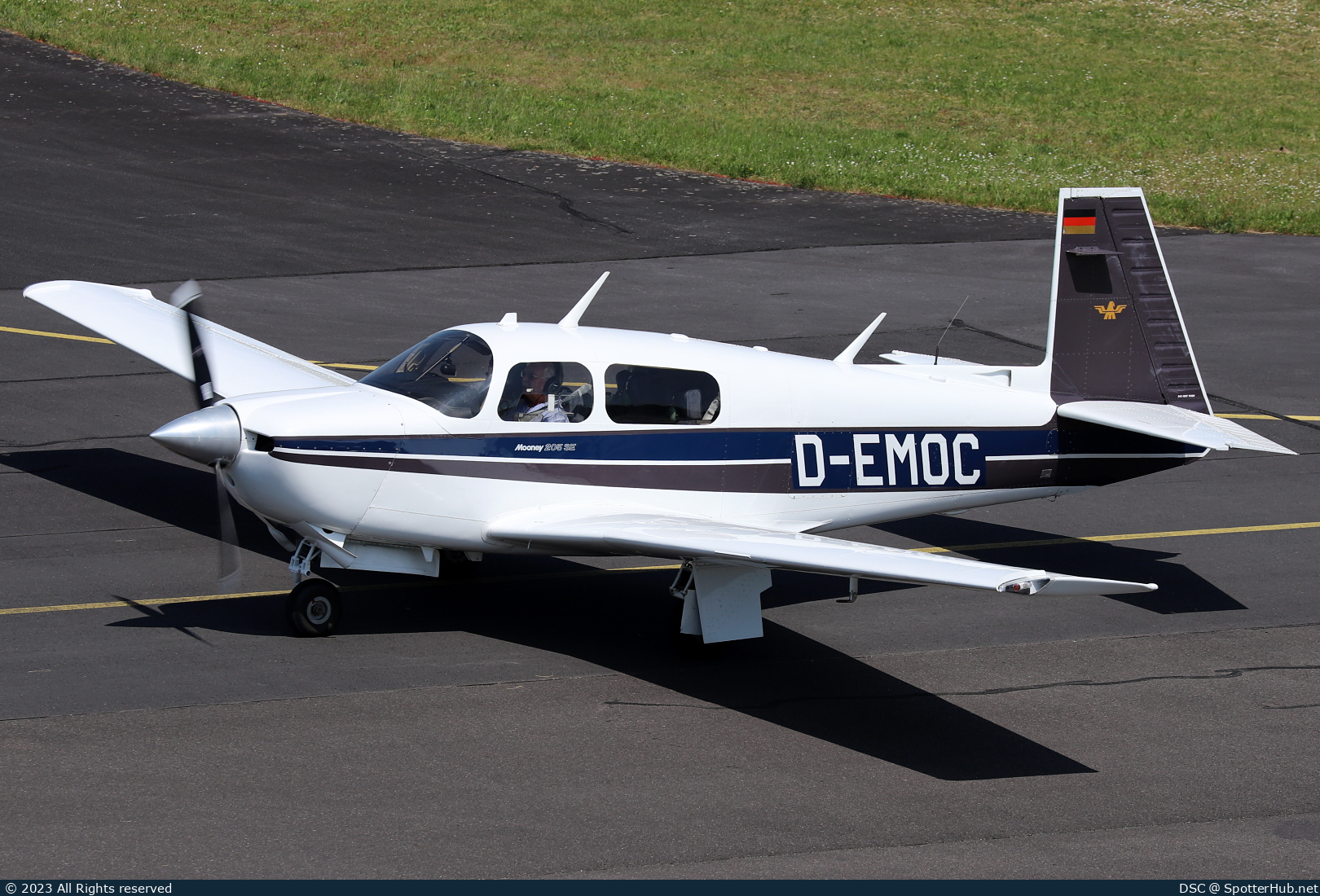 Photo of D-EMOC - Mooney M20J 205 operated by Private