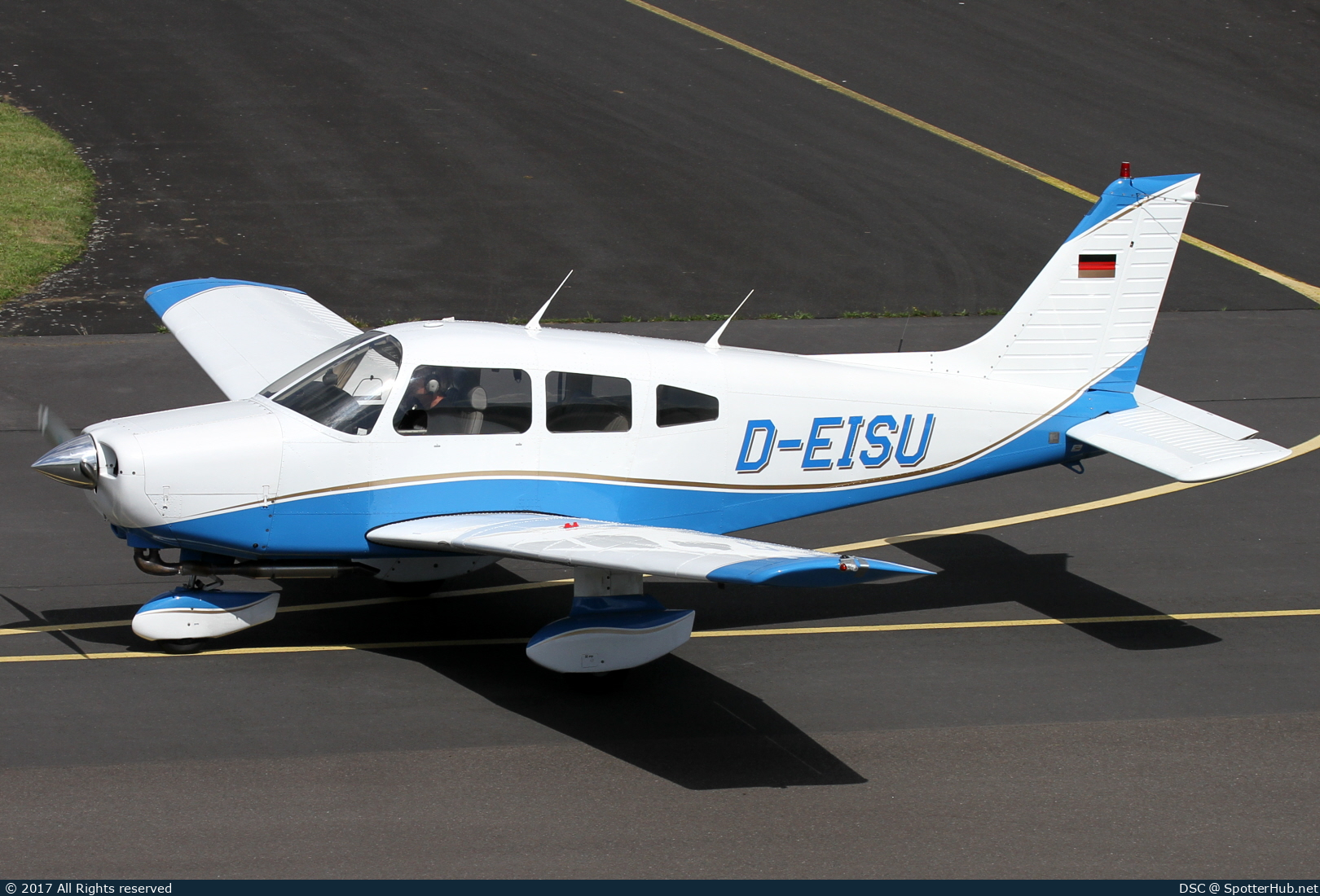 Photo of D-EISU - Piper PA-28-161 Warrior II operated by Private