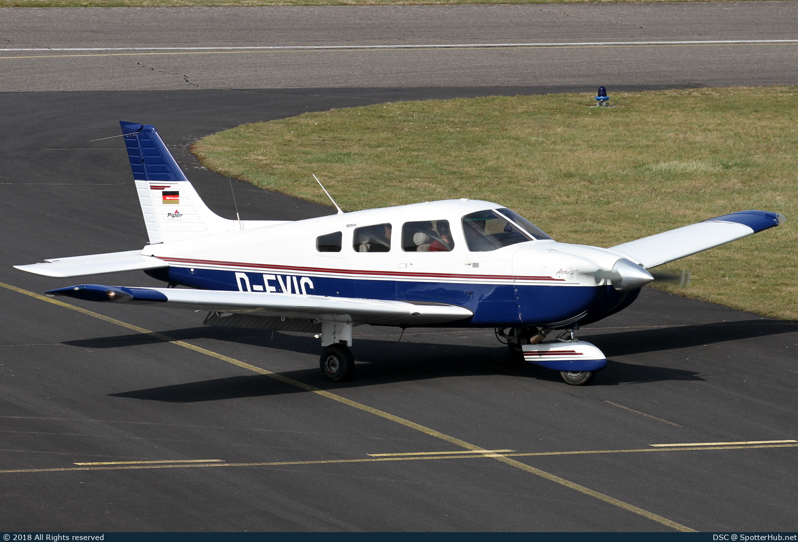 Photo of D-EVIC - Piper PA-28-181 Archer III operated by Aeroclub Elbe-Weser Karlshöfen