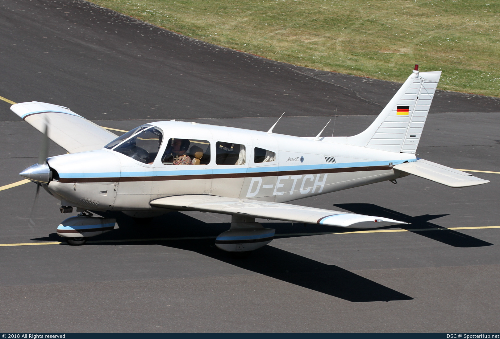 Photo of D-ETCH - Piper PA-28-181 Archer II operated by Aero-Club Herzogenaurach