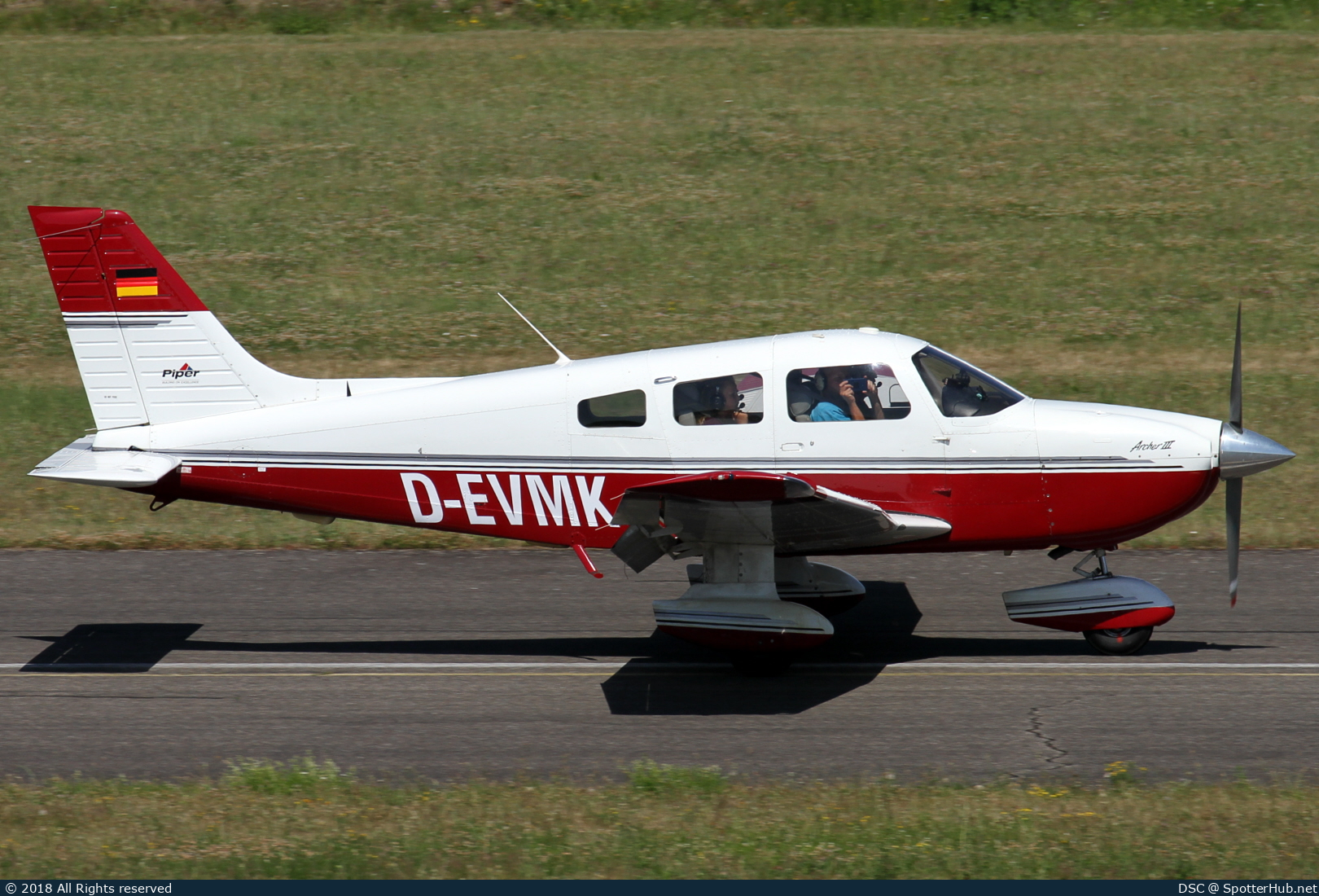 Photo of D-EVMK - Piper PA-28-181 Archer III operated by Verein für Motorflug Klausheide