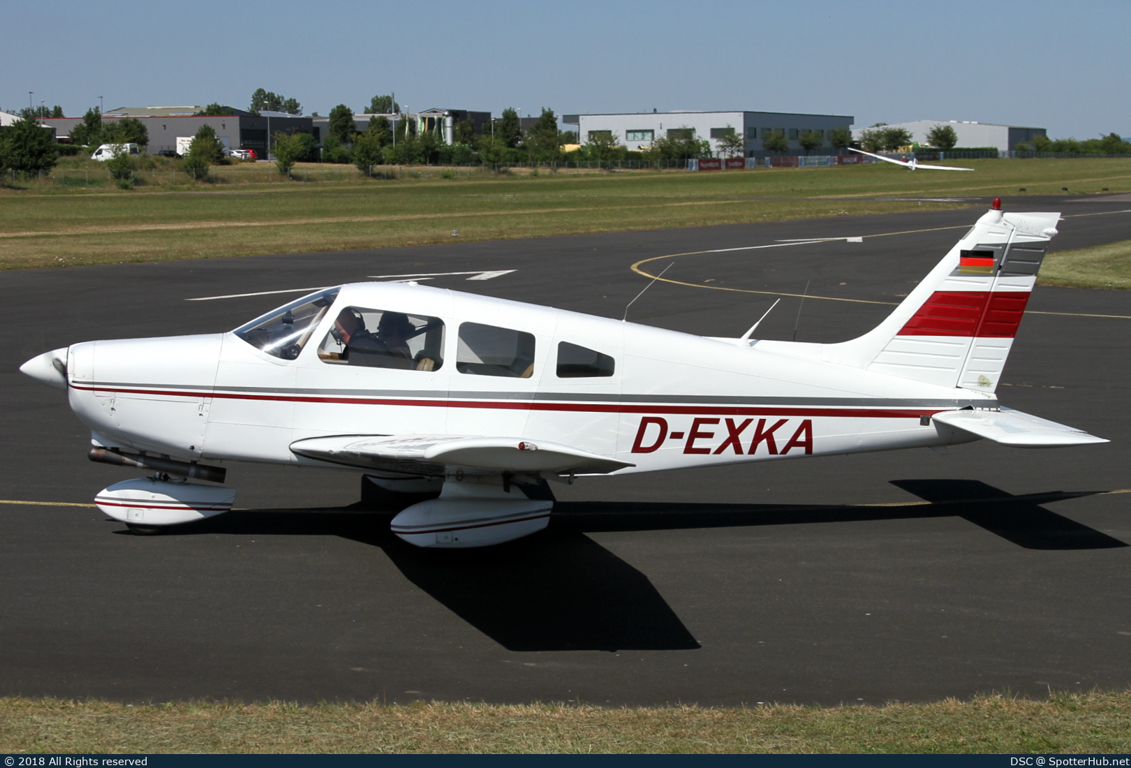 Photo of D-EXKA - Piper PA-28-161 Warrior II operated by Private