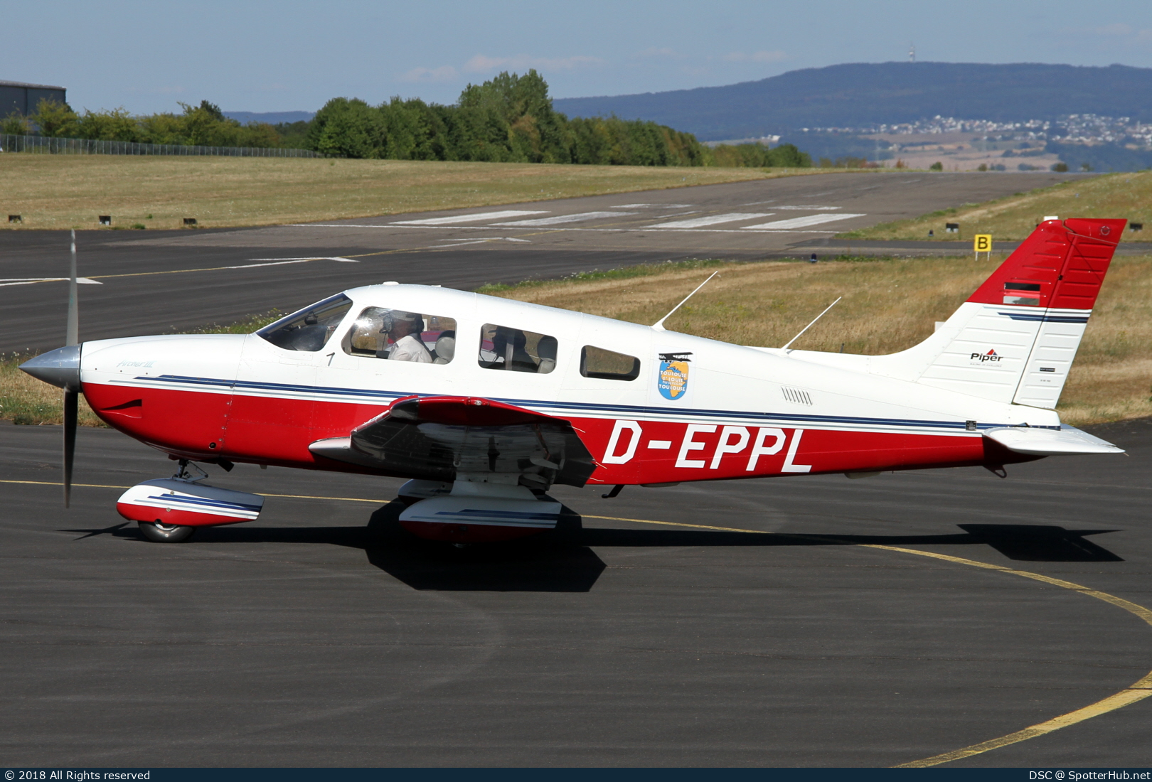 Photo of D-EPPL - Piper PA-28-181 Archer III operated by Private