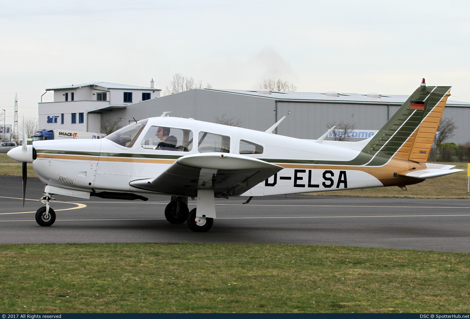 Photo of D-ELSA - Piper PA-28R-200 Cherokee Arrow II operated by Private