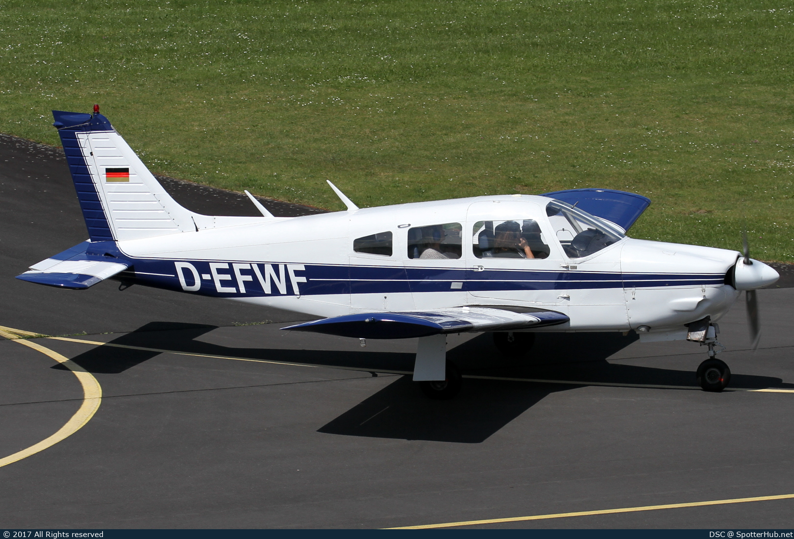 Photo of D-EFWF - Piper PA-28R-200 Cherokee Arrow II operated by Private