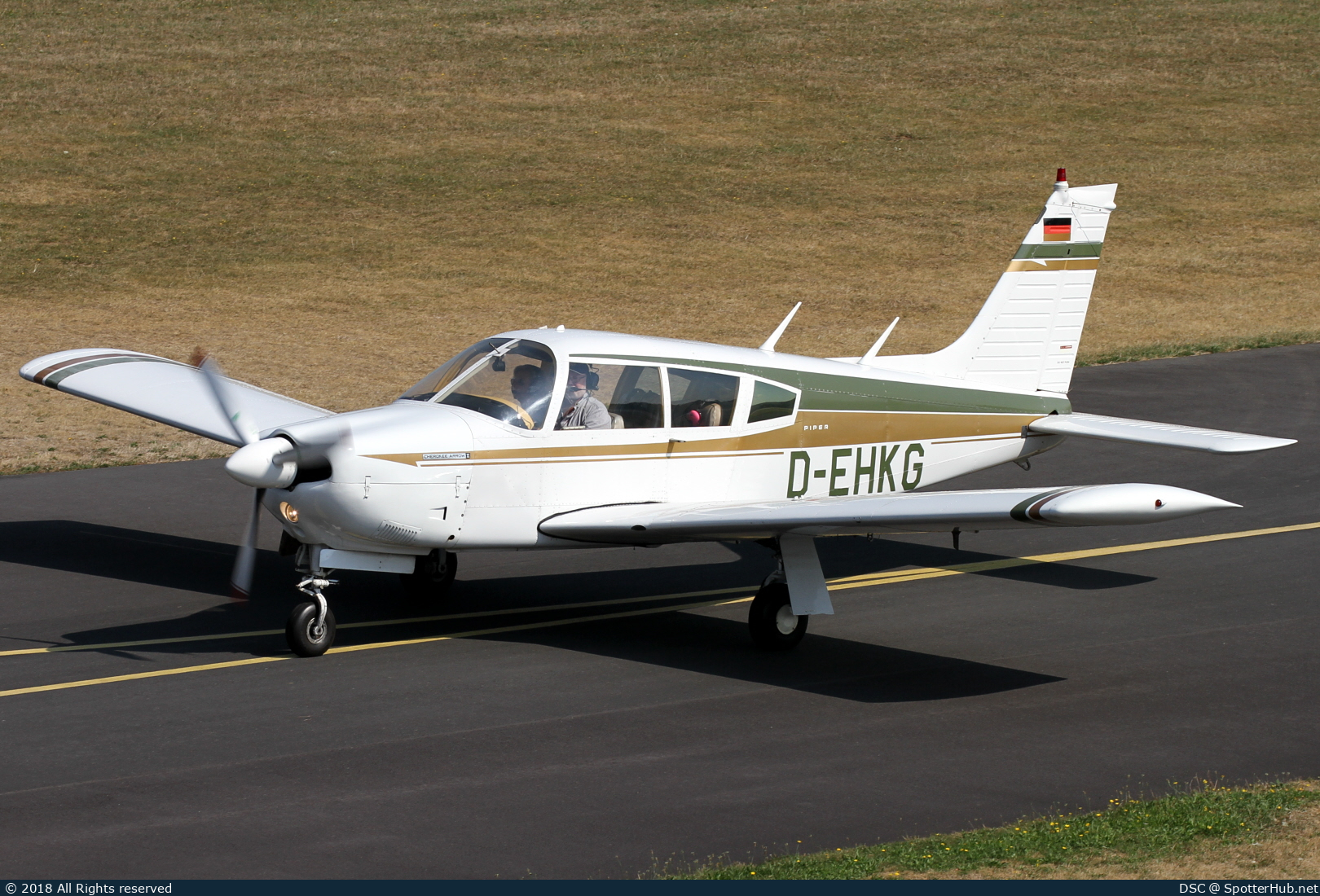 Photo of D-EHKG - Piper PA-28R-200 Cherokee Arrow II operated by Private