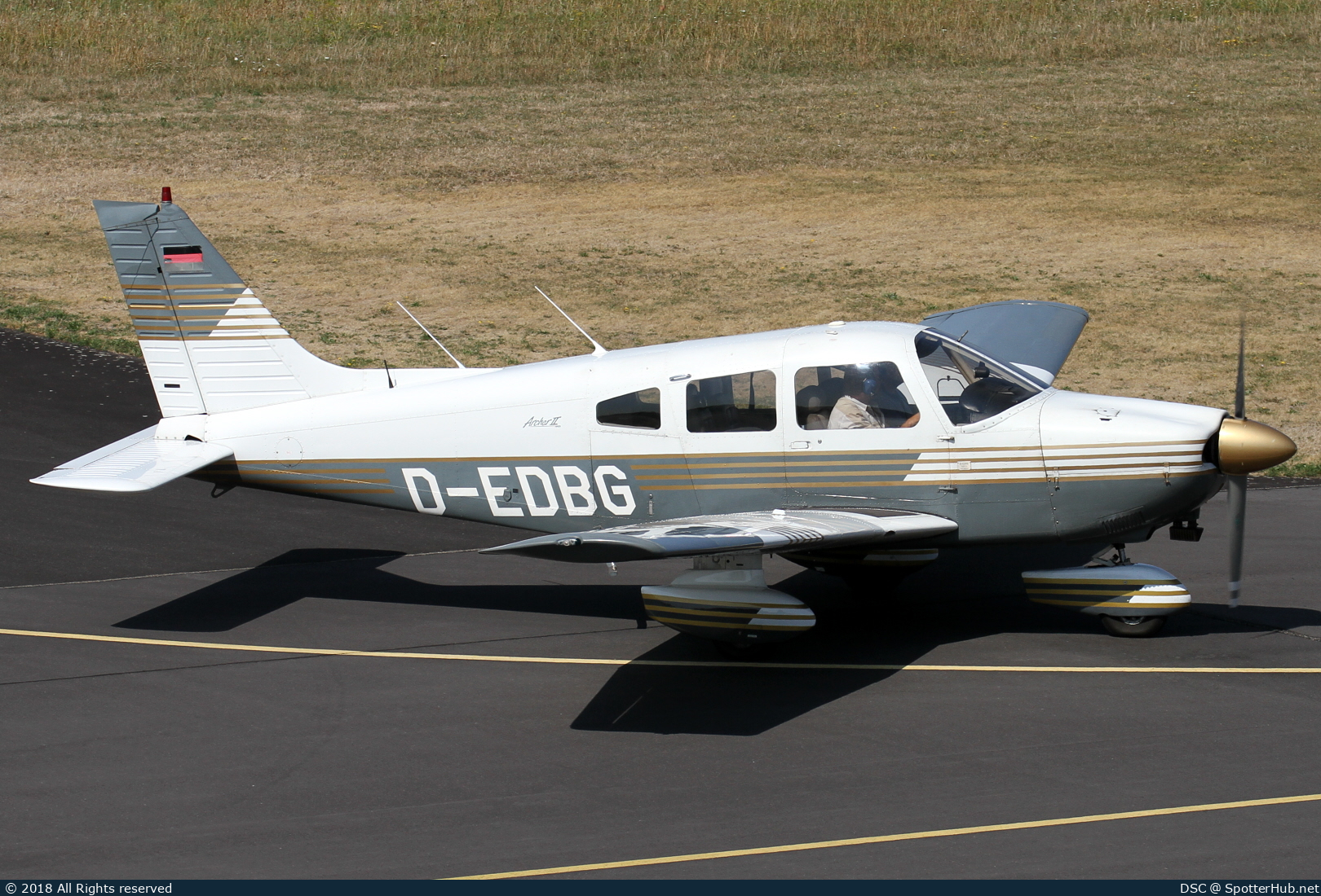 Photo of D-EDBG - Piper PA-28-181 Archer II operated by Private