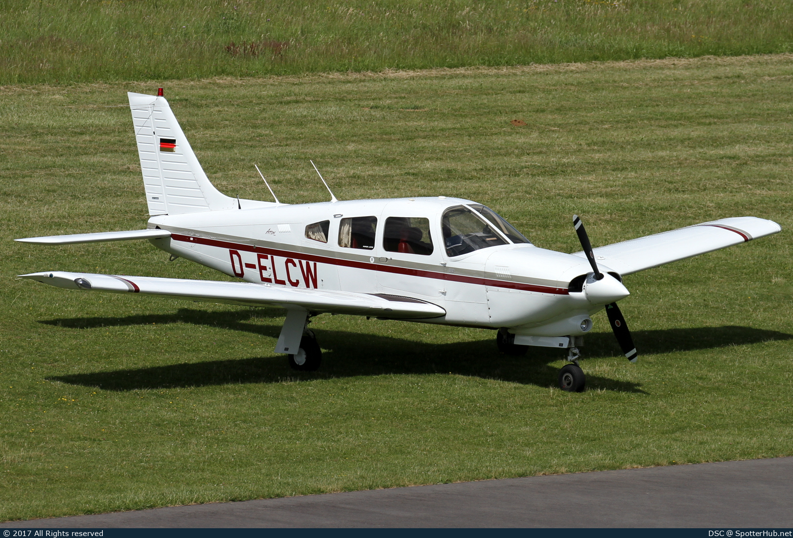 Photo of D-ELCW - Piper PA-28R-201T Turbo Arrow III operated by Private