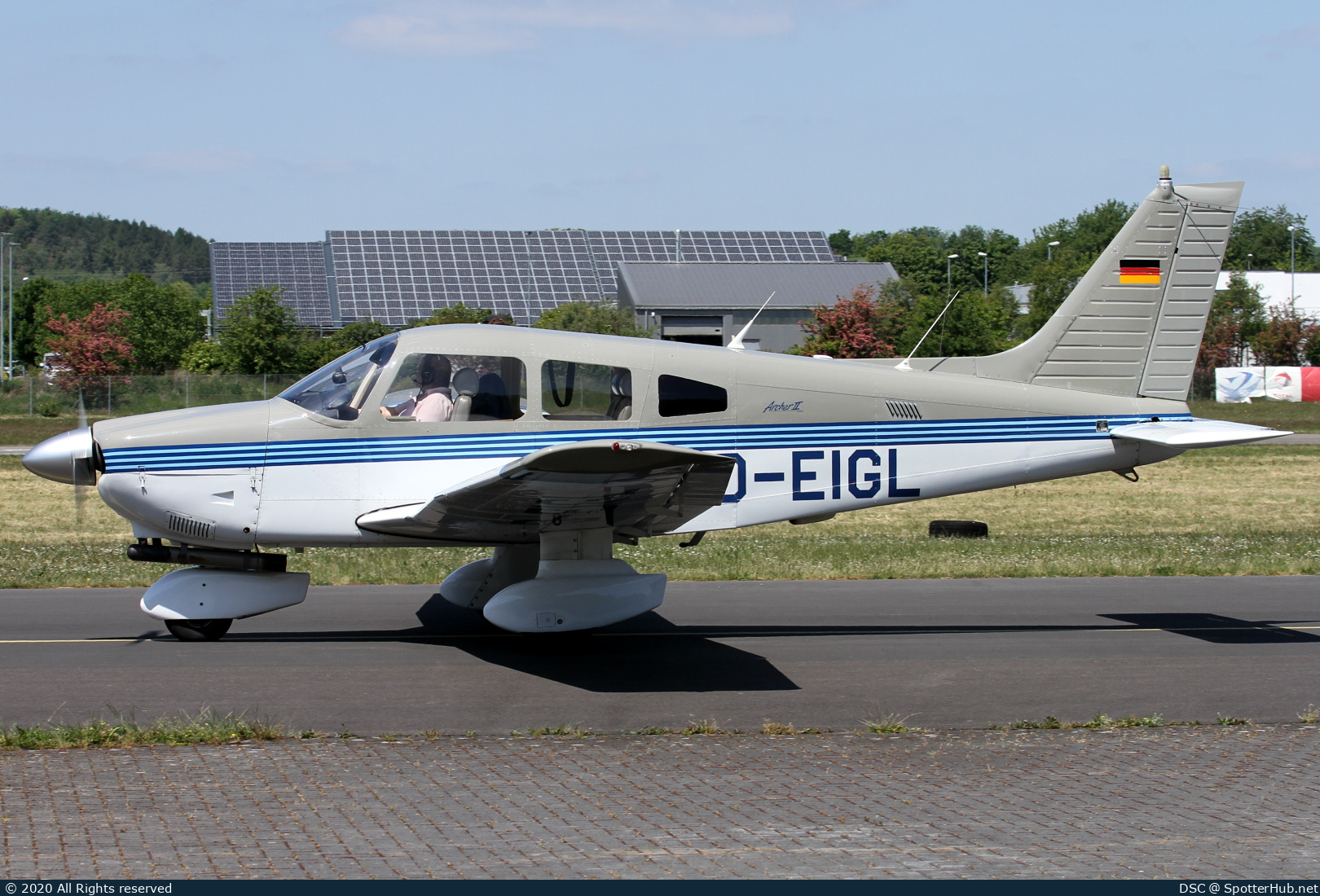 Photo of D-EIGL - Piper PA-28-181 Archer II operated by Private