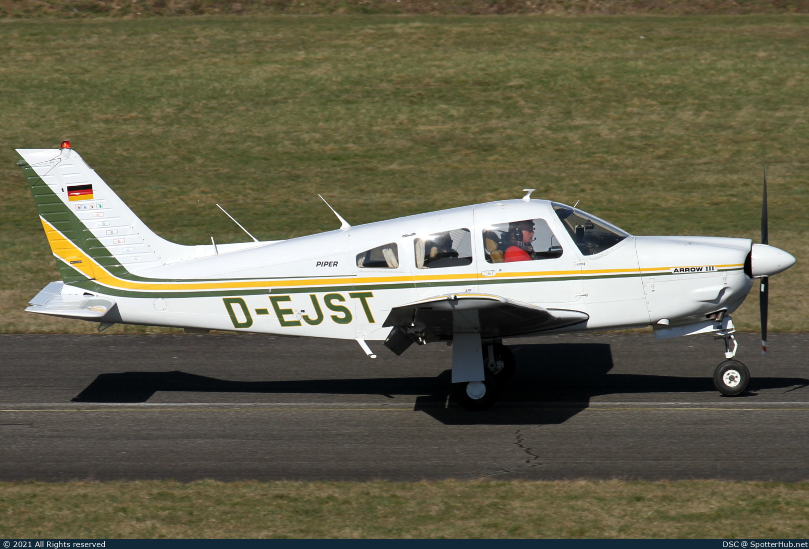 Photo of D-EJST - Piper PA-28R-201 Cherokee Arrow III operated by Private