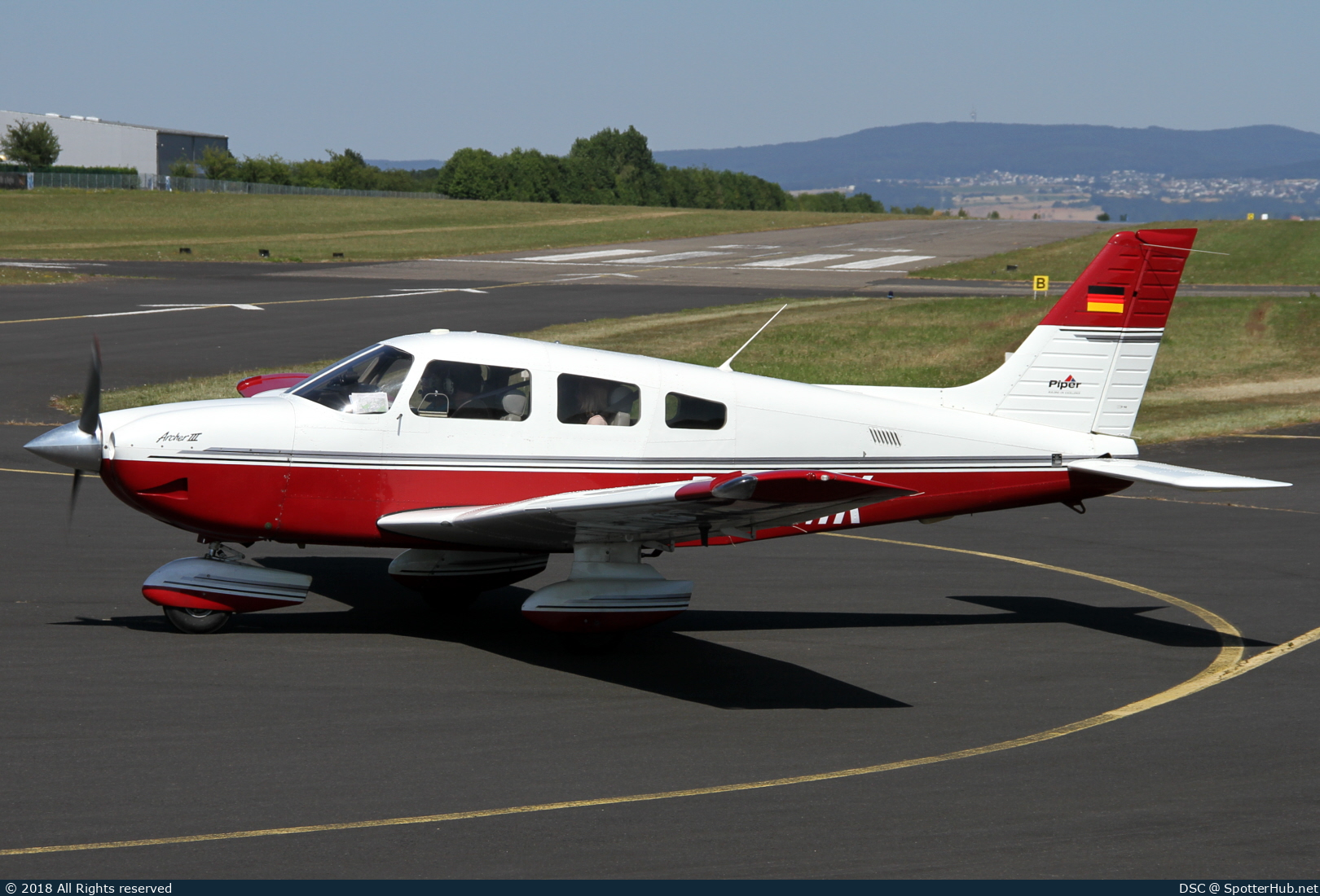 Photo of D-EVMK - Piper PA-28-181 Archer III operated by Verein für Motorflug Klausheide