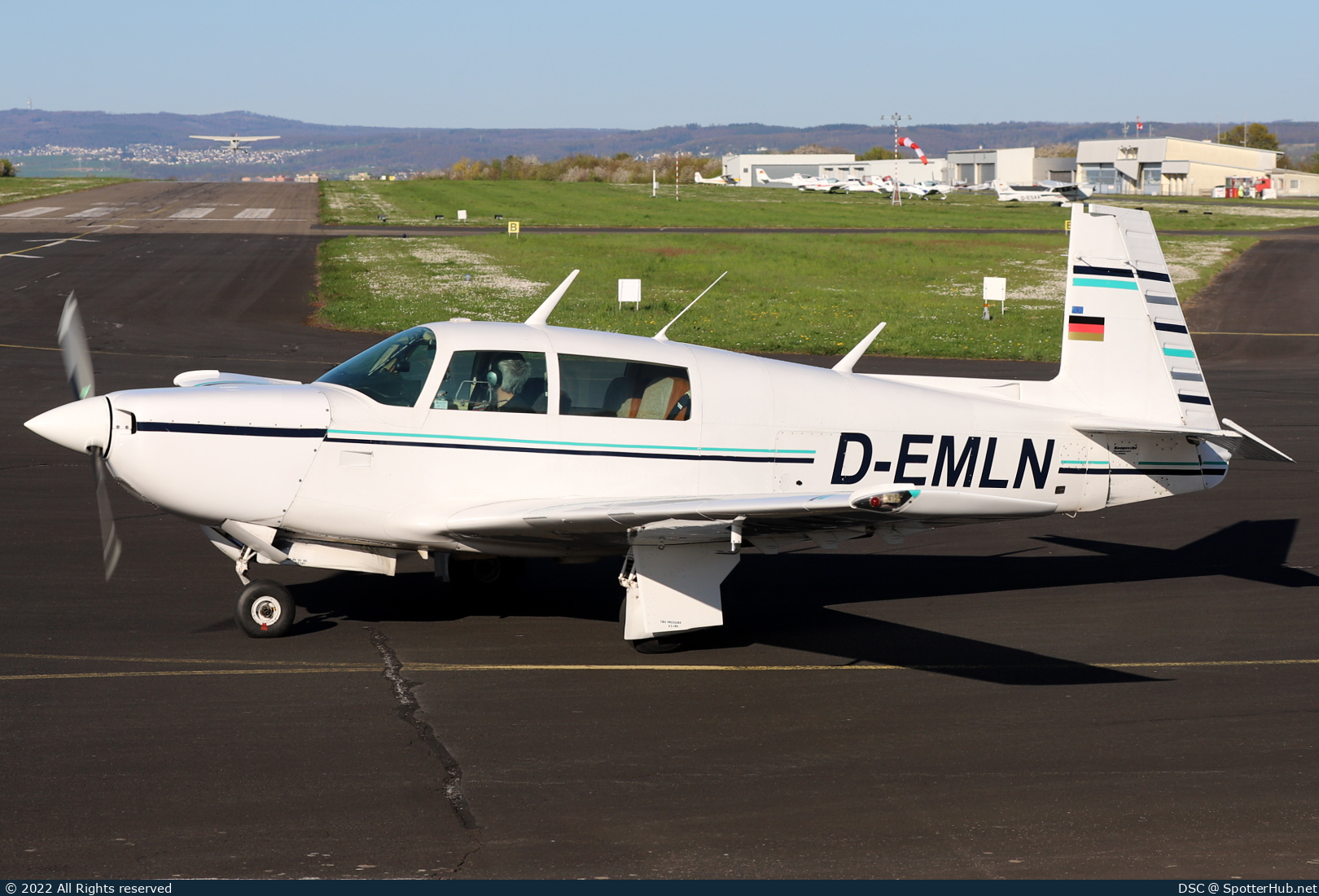 Photo of D-EMLN - Mooney M20K 231 operated by Private
