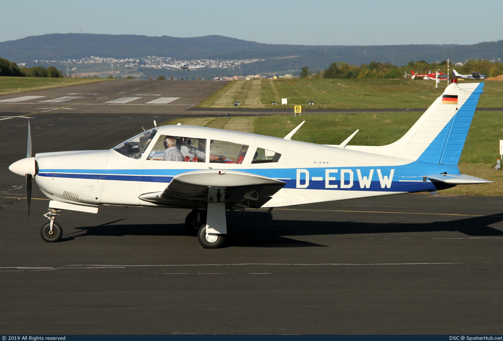 Photo of D-EDWW - Piper PA-28R-200 Cherokee Arrow II operated by Private