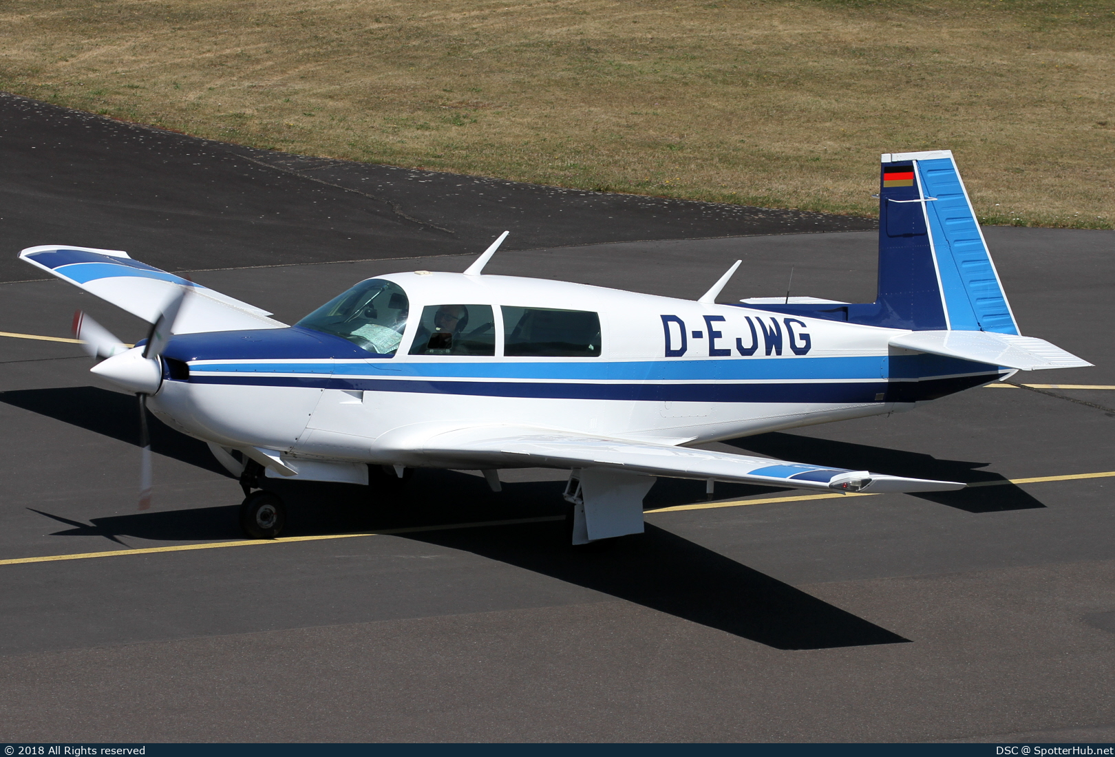 Photo of D-EJWG - Mooney M20K 231 operated by Private