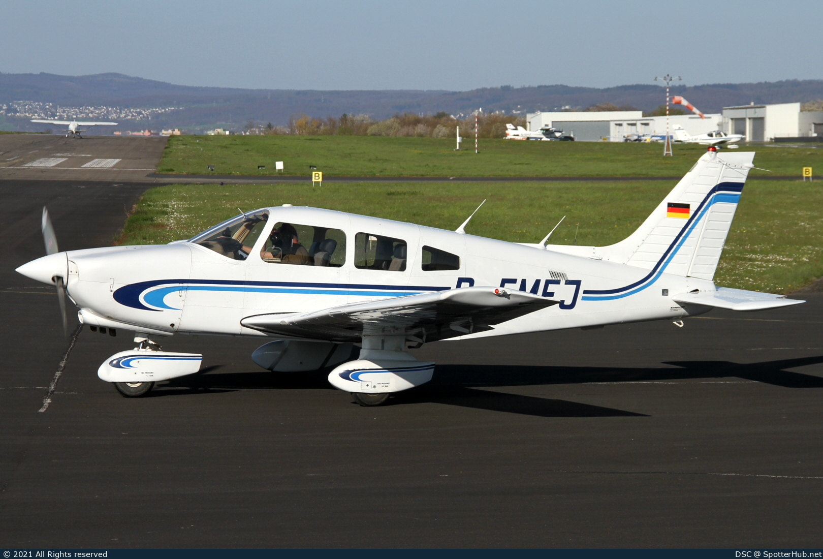 Photo of D-EMFJ - Piper PA-28-236 Dakota operated by Private